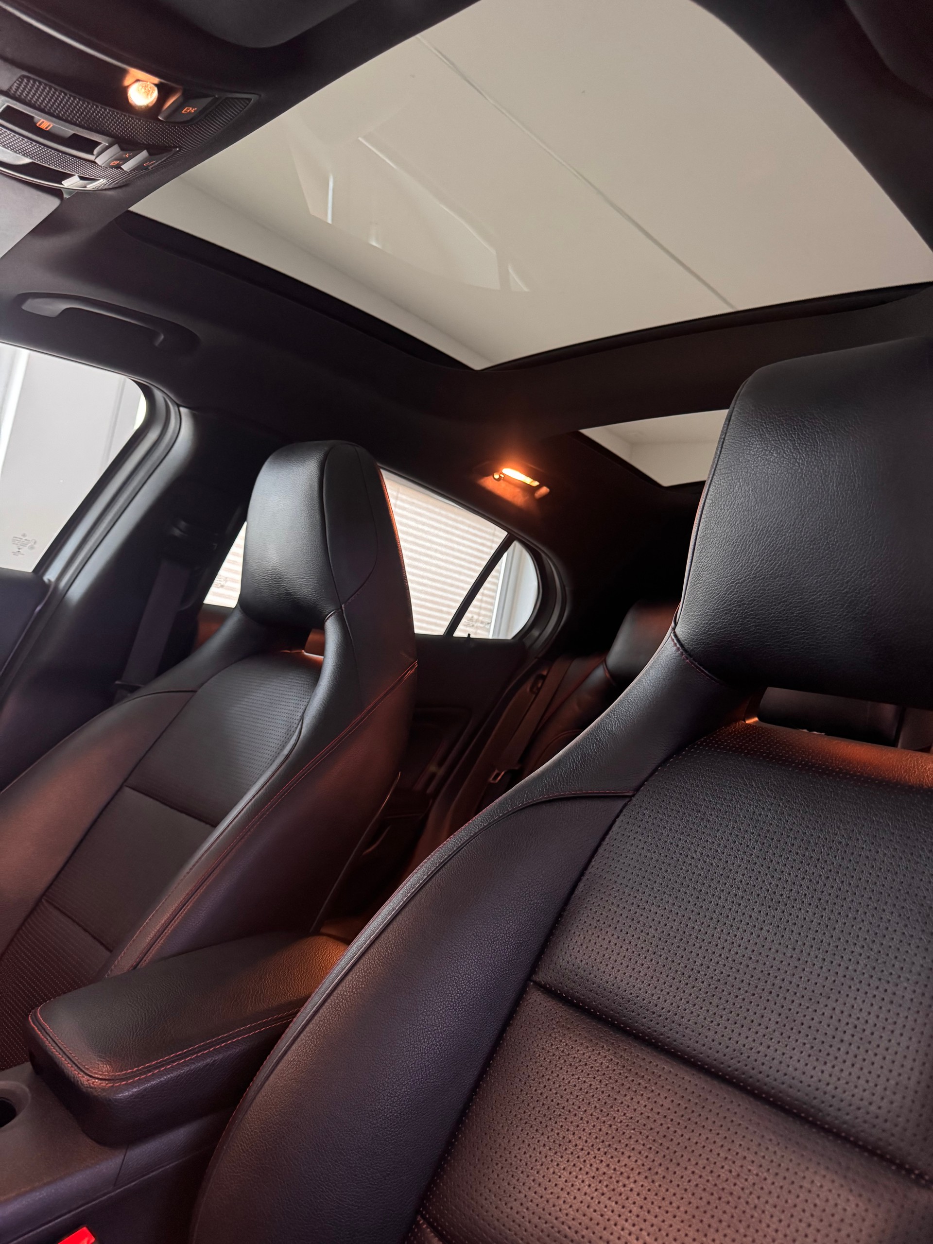 MERCEDES-BENZ GLA 250 AMG Line 4Matic 7G-DCT*CH-Fahrzeug*Panoramadach*-image-20