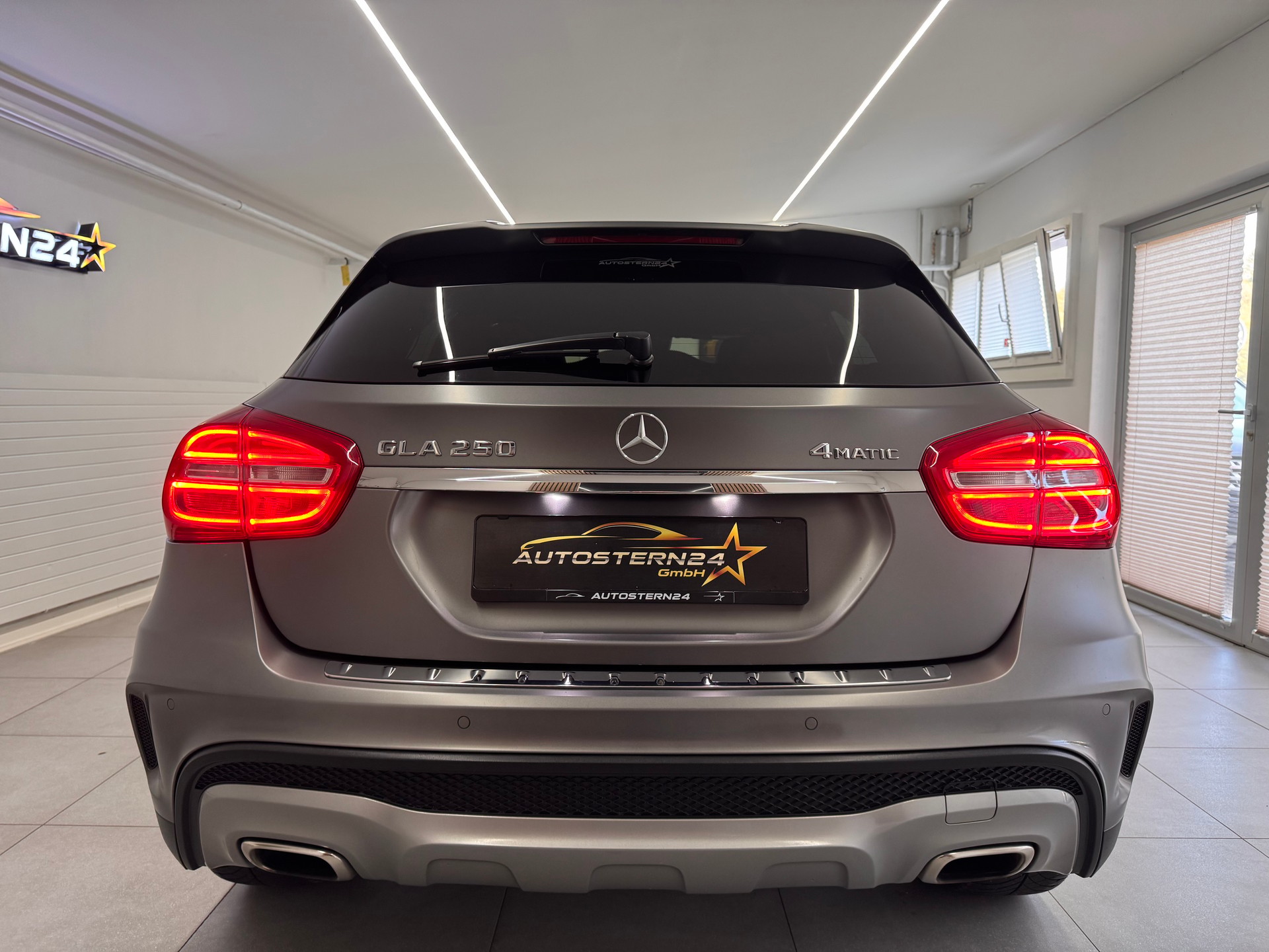 MERCEDES-BENZ GLA 250 AMG Line 4Matic 7G-DCT*CH-Fahrzeug*Panoramadach*-showroom-element-3