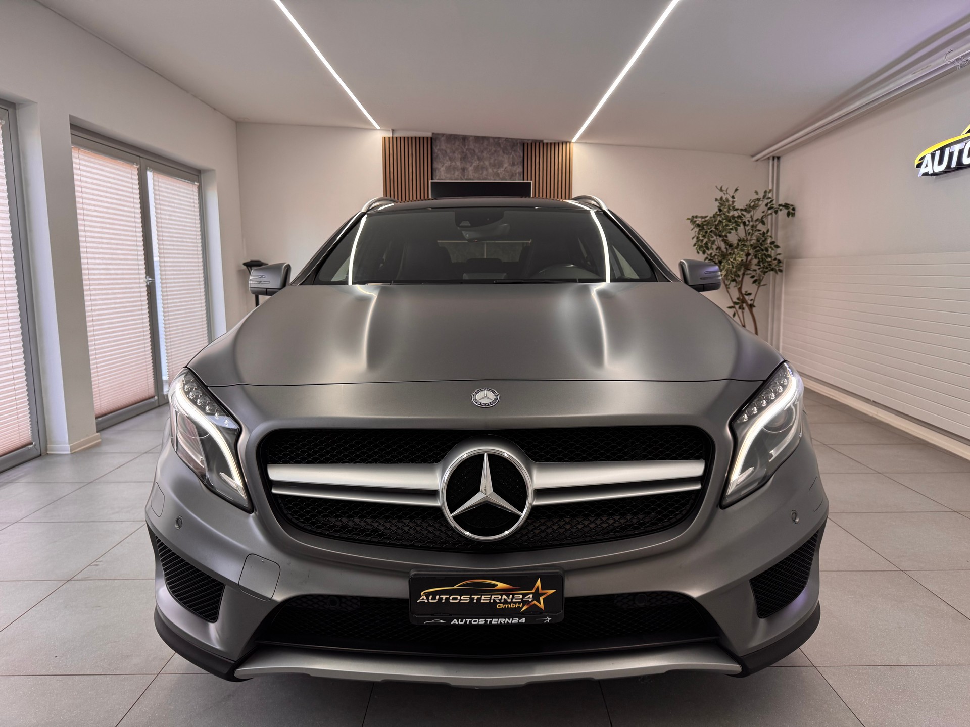 MERCEDES-BENZ GLA 250 AMG Line 4Matic 7G-DCT*CH-Fahrzeug*Panoramadach*-showroom-element-2