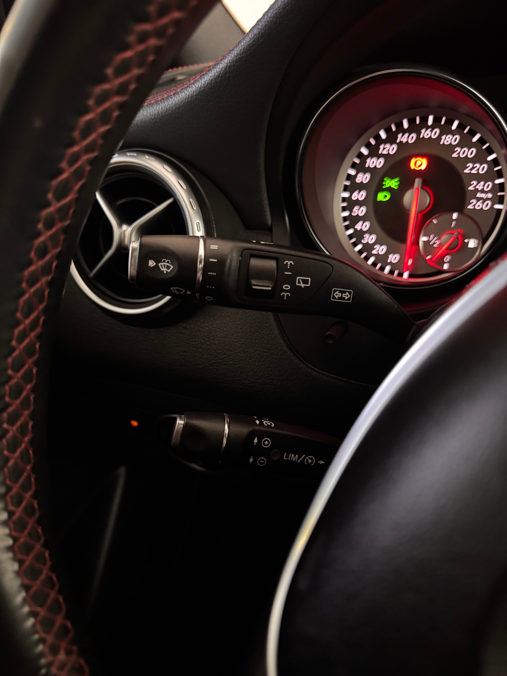MERCEDES-BENZ GLA 250 AMG Line 4Matic 7G-DCT*CH-Fahrzeug*Panoramadach*-image-15