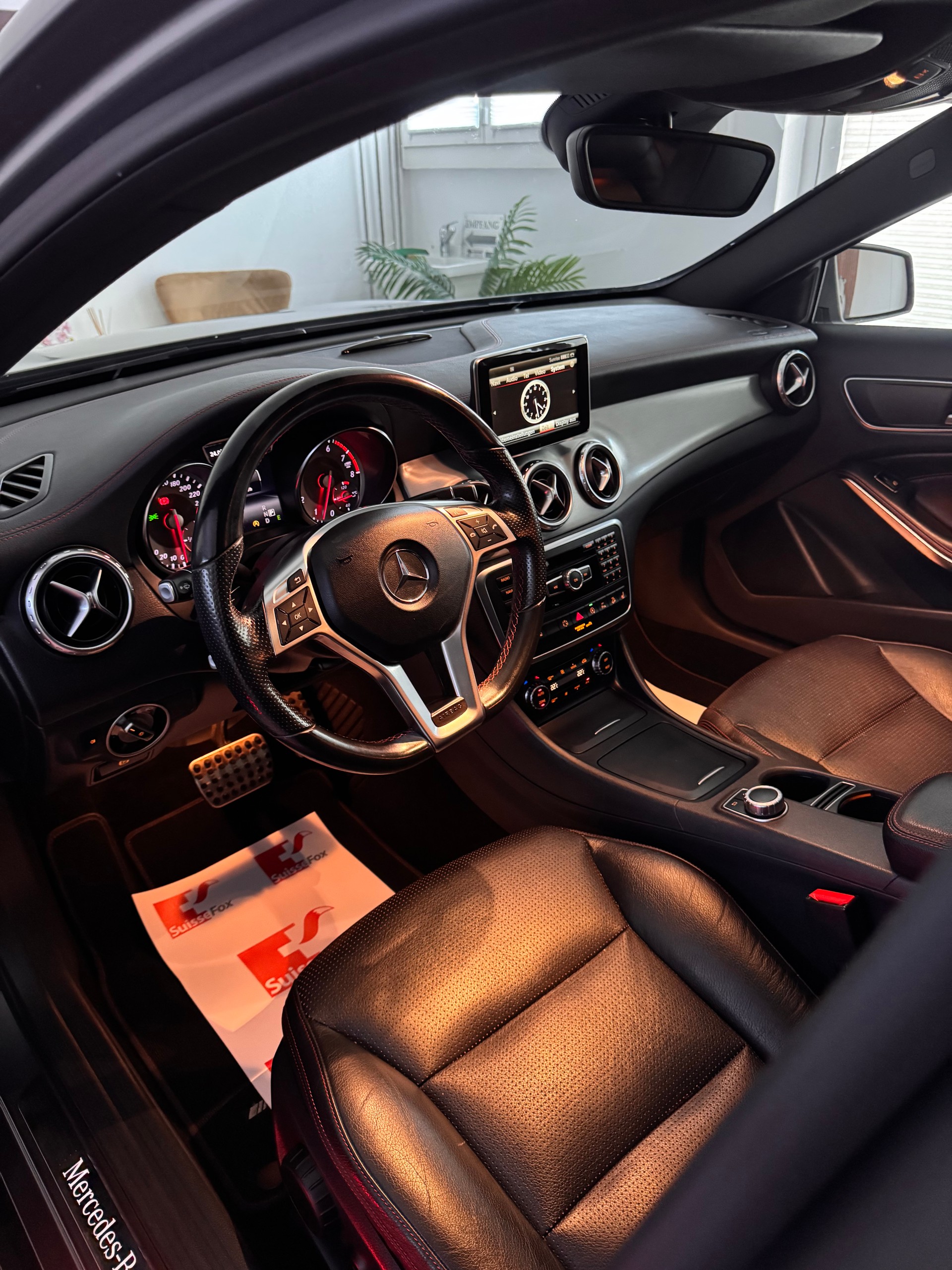 MERCEDES-BENZ GLA 250 AMG Line 4Matic 7G-DCT*CH-Fahrzeug*Panoramadach*-image-8