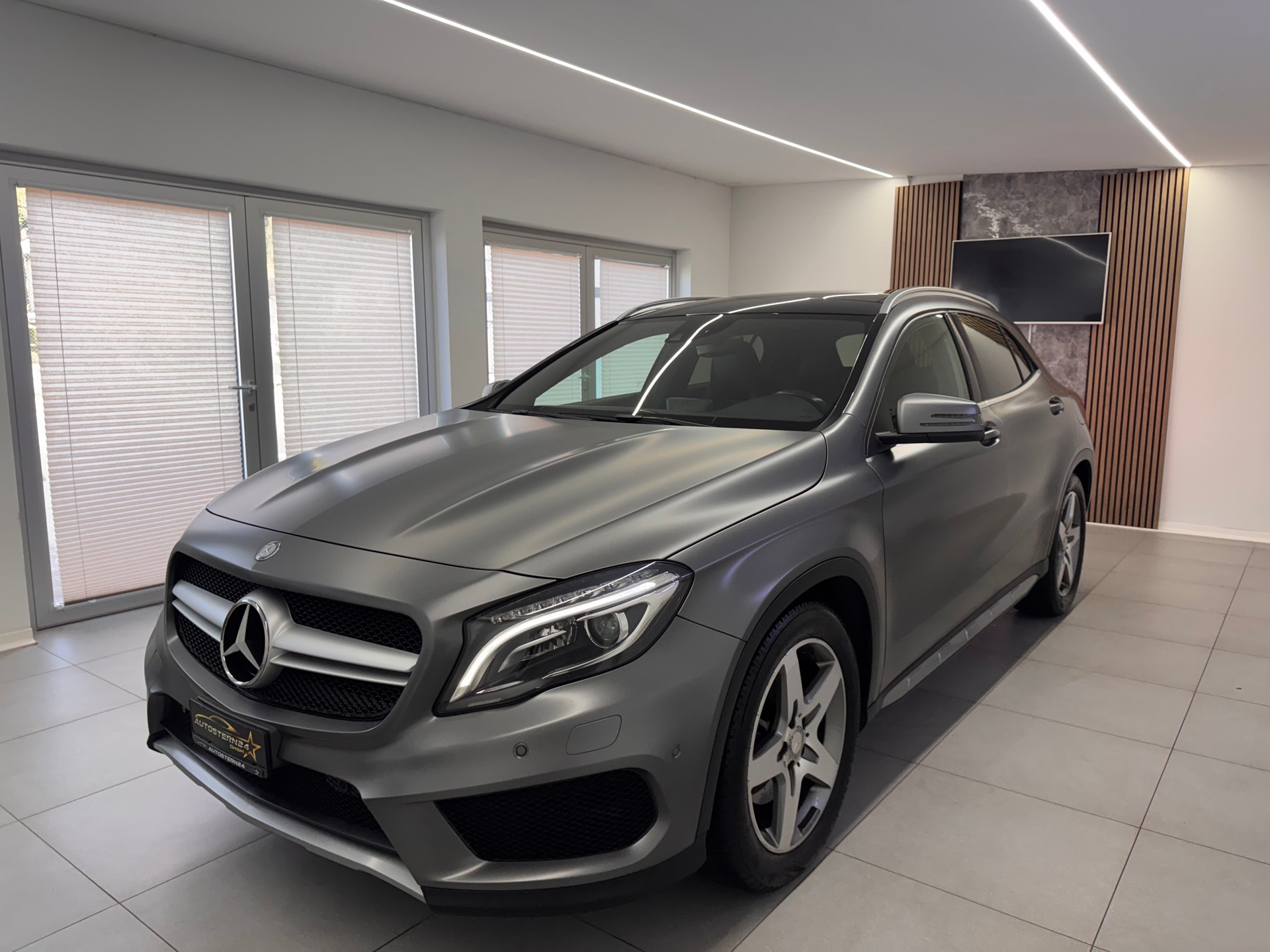 MERCEDES-BENZ GLA 250 AMG Line 4Matic 7G-DCT*CH-Fahrzeug*Panoramadach*