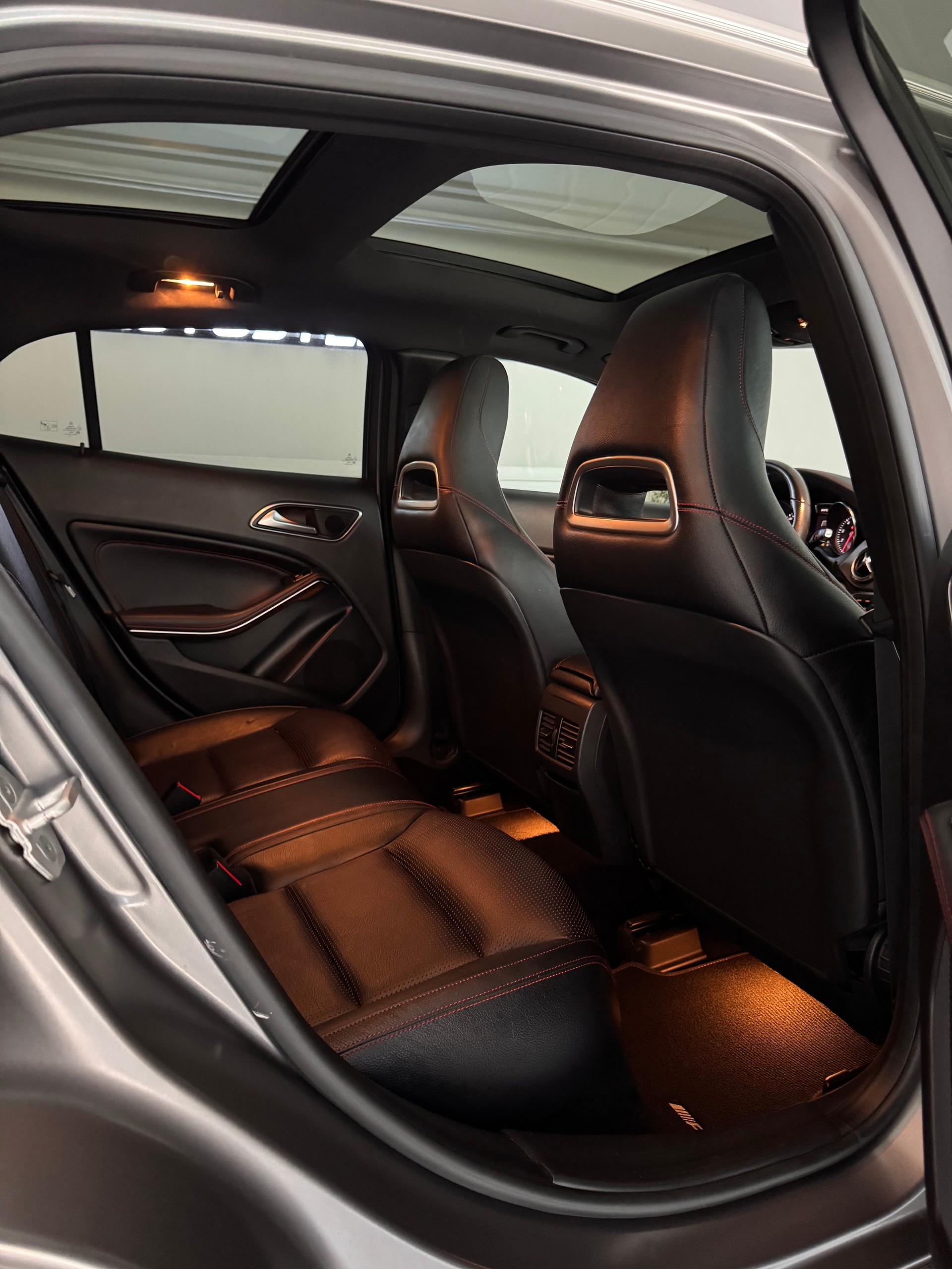 MERCEDES-BENZ GLA 250 AMG Line 4Matic 7G-DCT*CH-Fahrzeug*Panoramadach*-image-10