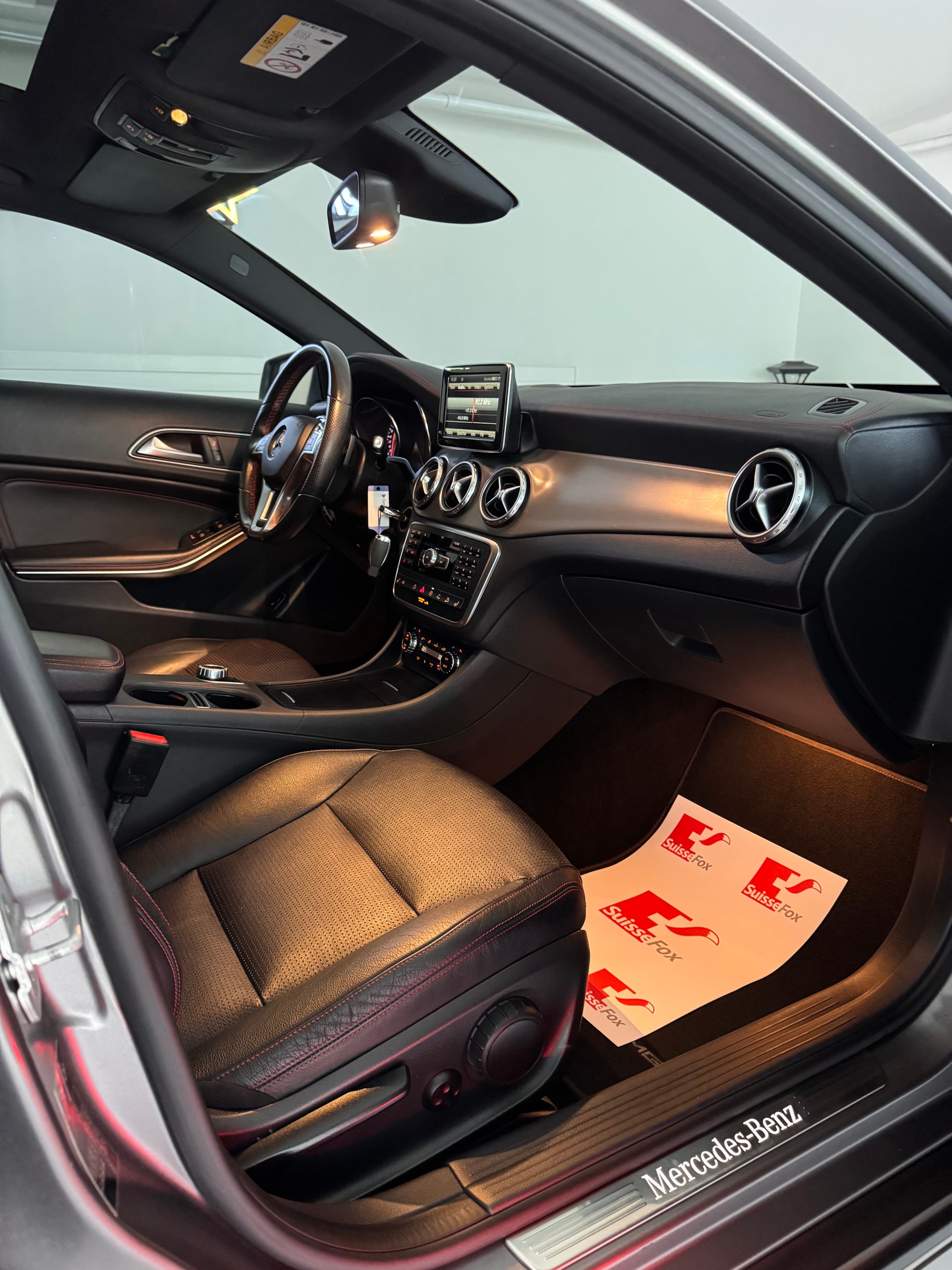 MERCEDES-BENZ GLA 250 AMG Line 4Matic 7G-DCT*CH-Fahrzeug*Panoramadach*-image-11
