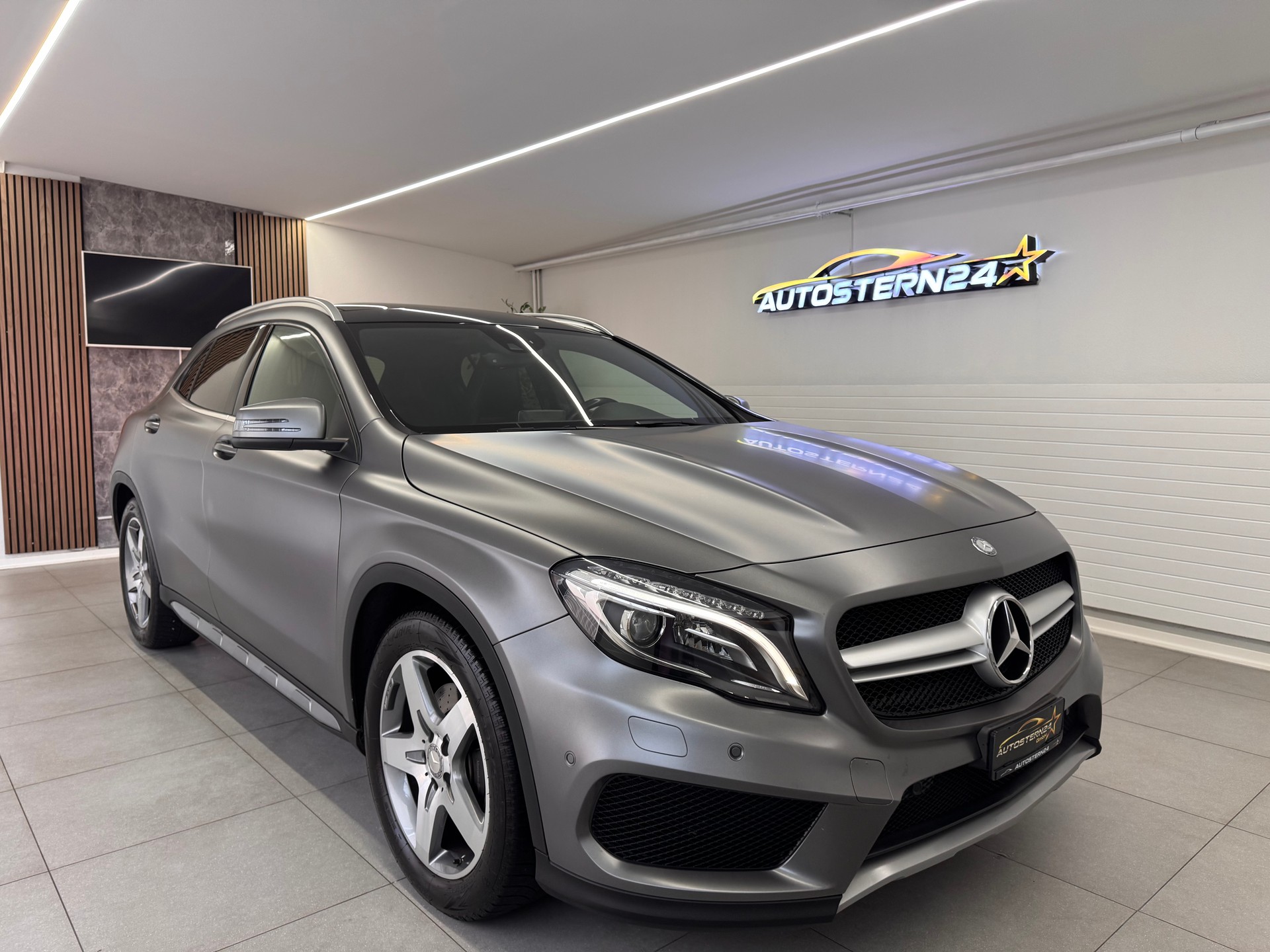 MERCEDES-BENZ GLA 250 AMG Line 4Matic 7G-DCT*CH-Fahrzeug*Panoramadach*-showroom-element-1