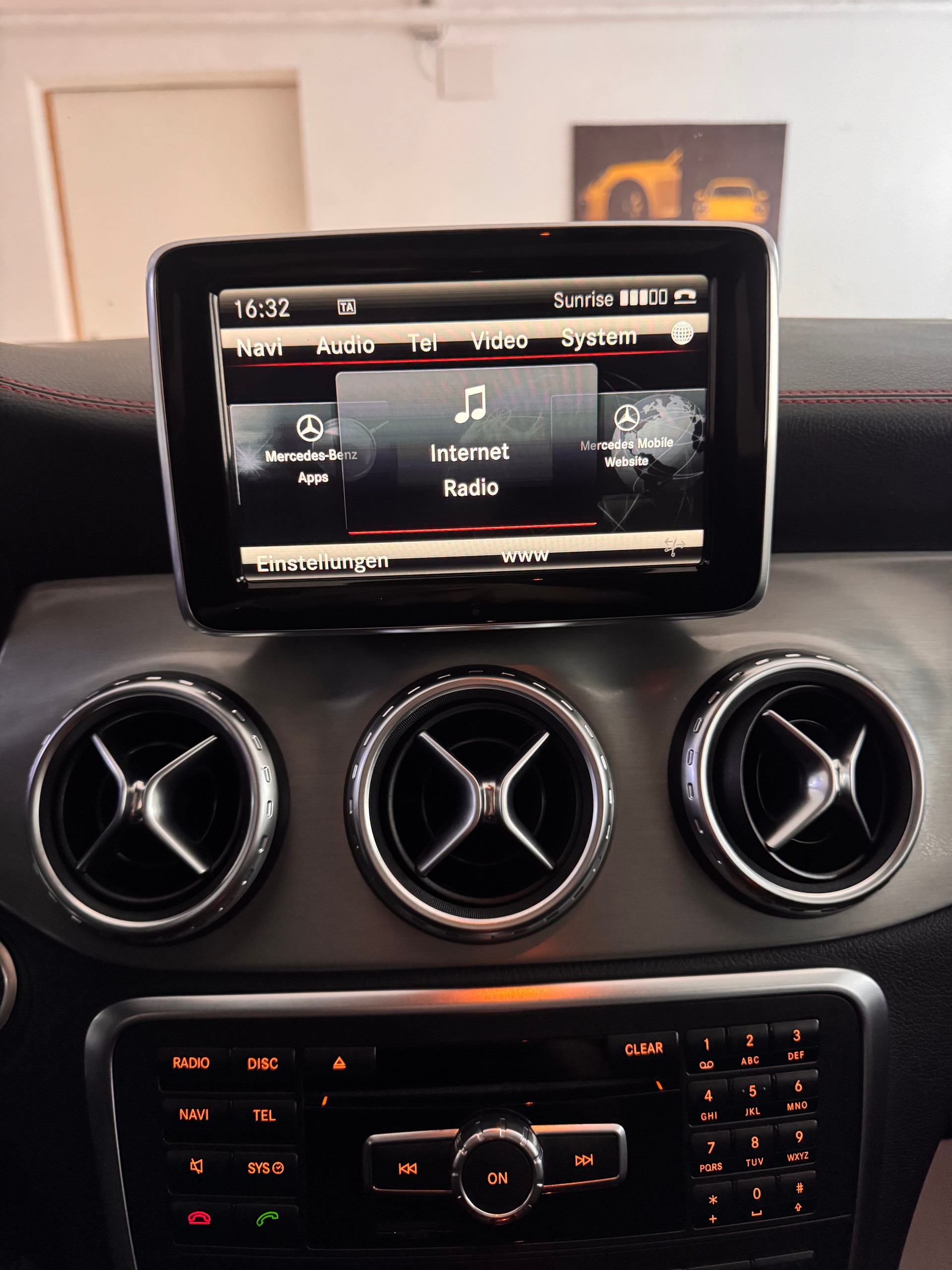 MERCEDES-BENZ GLA 250 AMG Line 4Matic 7G-DCT*CH-Fahrzeug*Panoramadach*-image-18