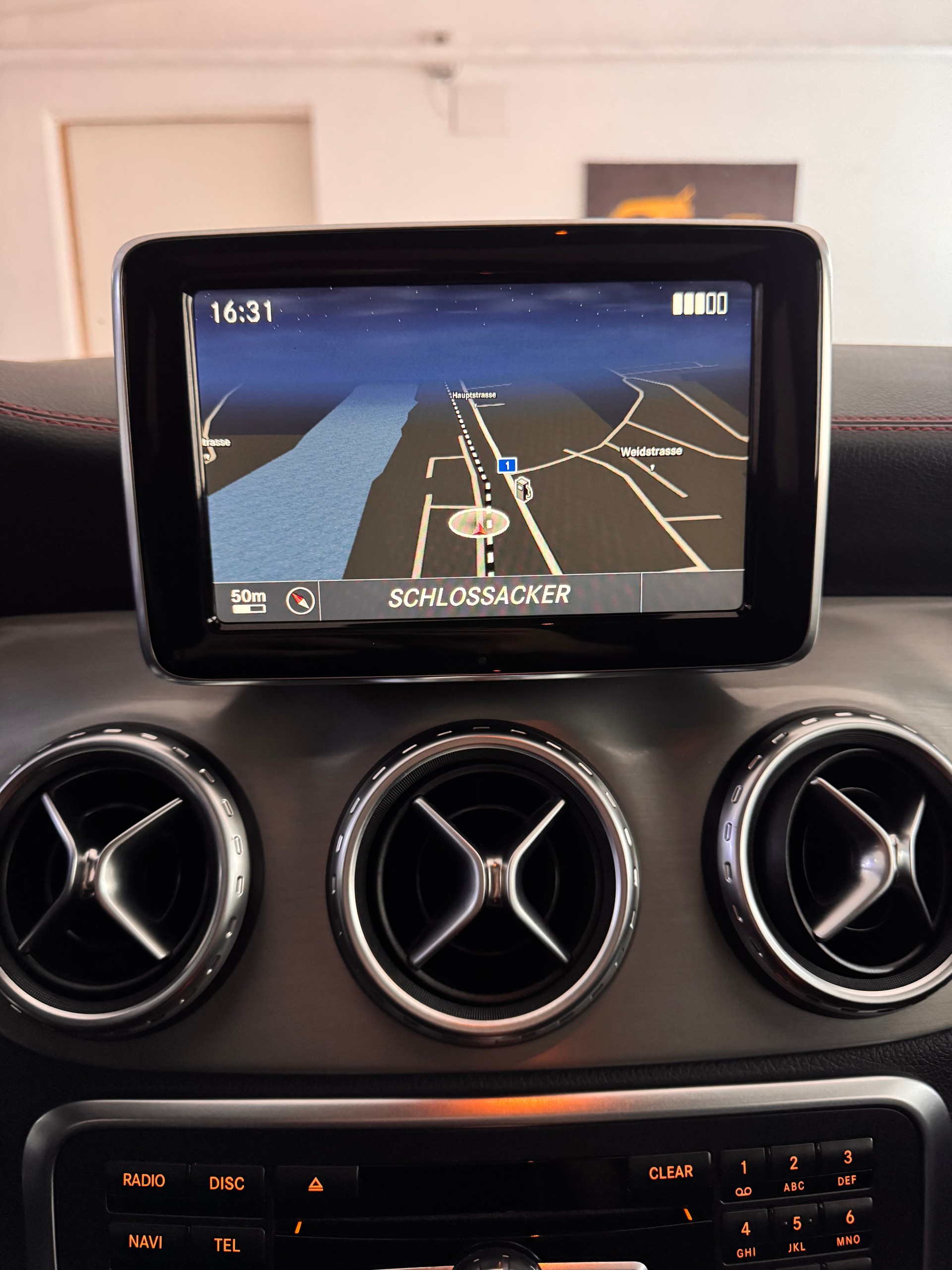 MERCEDES-BENZ GLA 250 AMG Line 4Matic 7G-DCT*CH-Fahrzeug*Panoramadach*-image-16