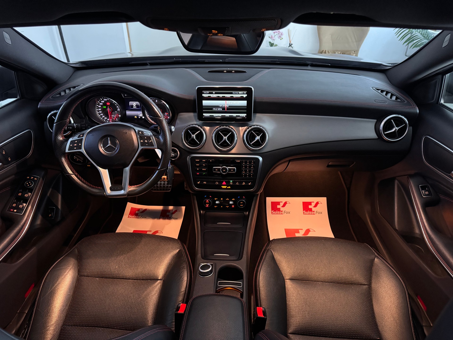 MERCEDES-BENZ GLA 250 AMG Line 4Matic 7G-DCT*CH-Fahrzeug*Panoramadach*-image-6