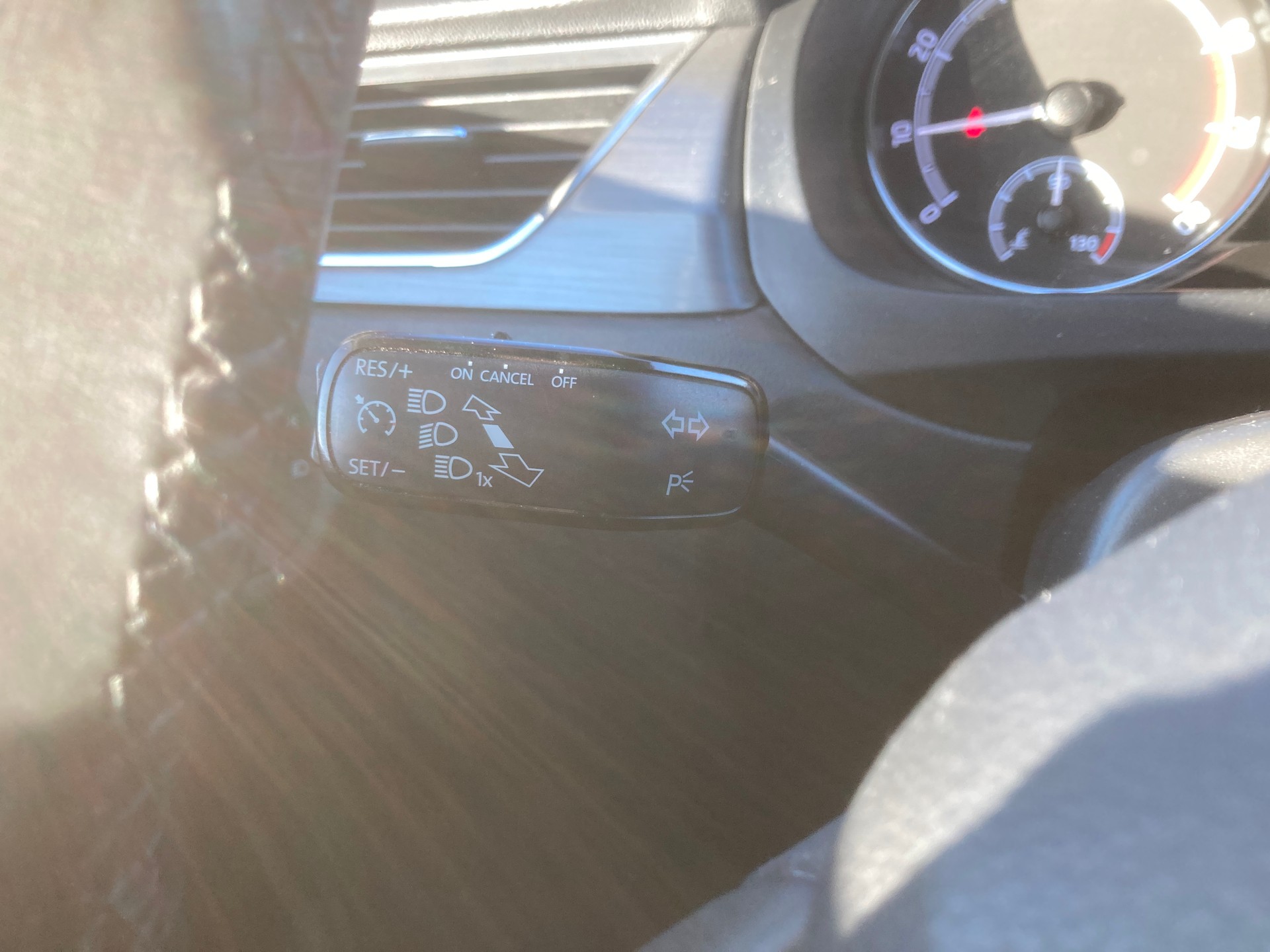 SKODA Rapid Spaceback 1.0 TSI Style-image-14