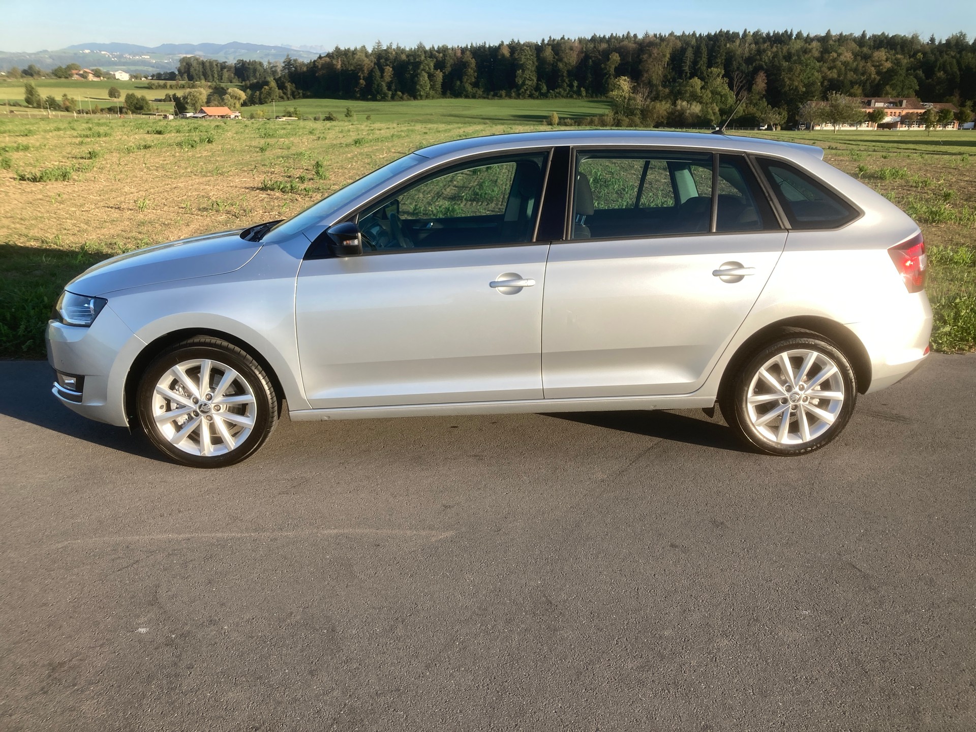 SKODA Rapid Spaceback 1.0 TSI Style-image-4