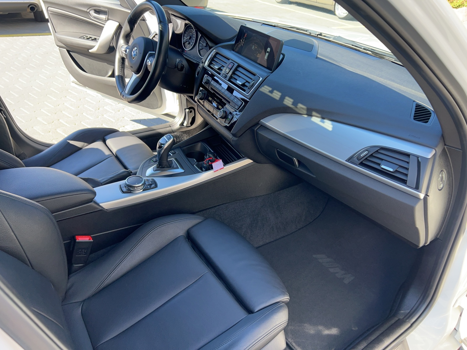 BMW M135i xDrive Steptronic-image-6