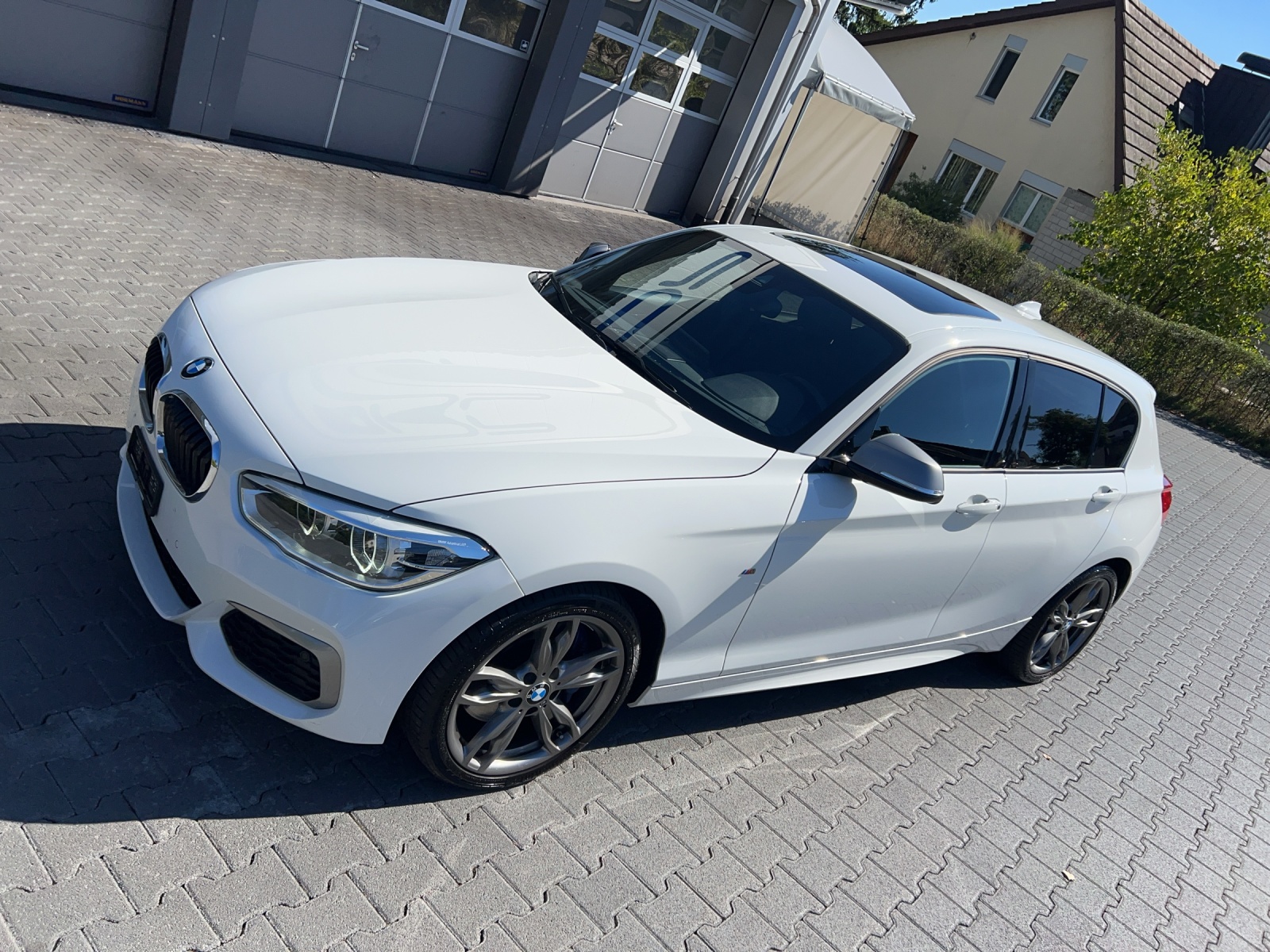 BMW M135i xDrive Steptronic-image-13