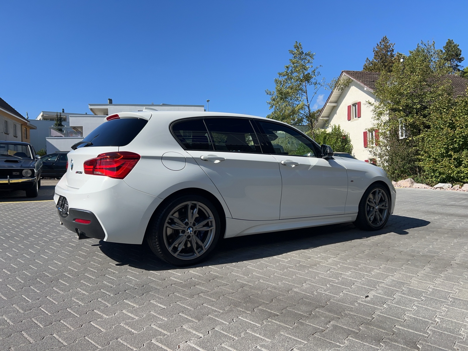 BMW M135i xDrive Steptronic-image-3