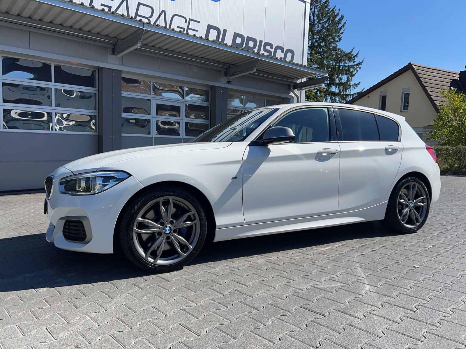 BMW M135i xDrive Steptronic-image-0