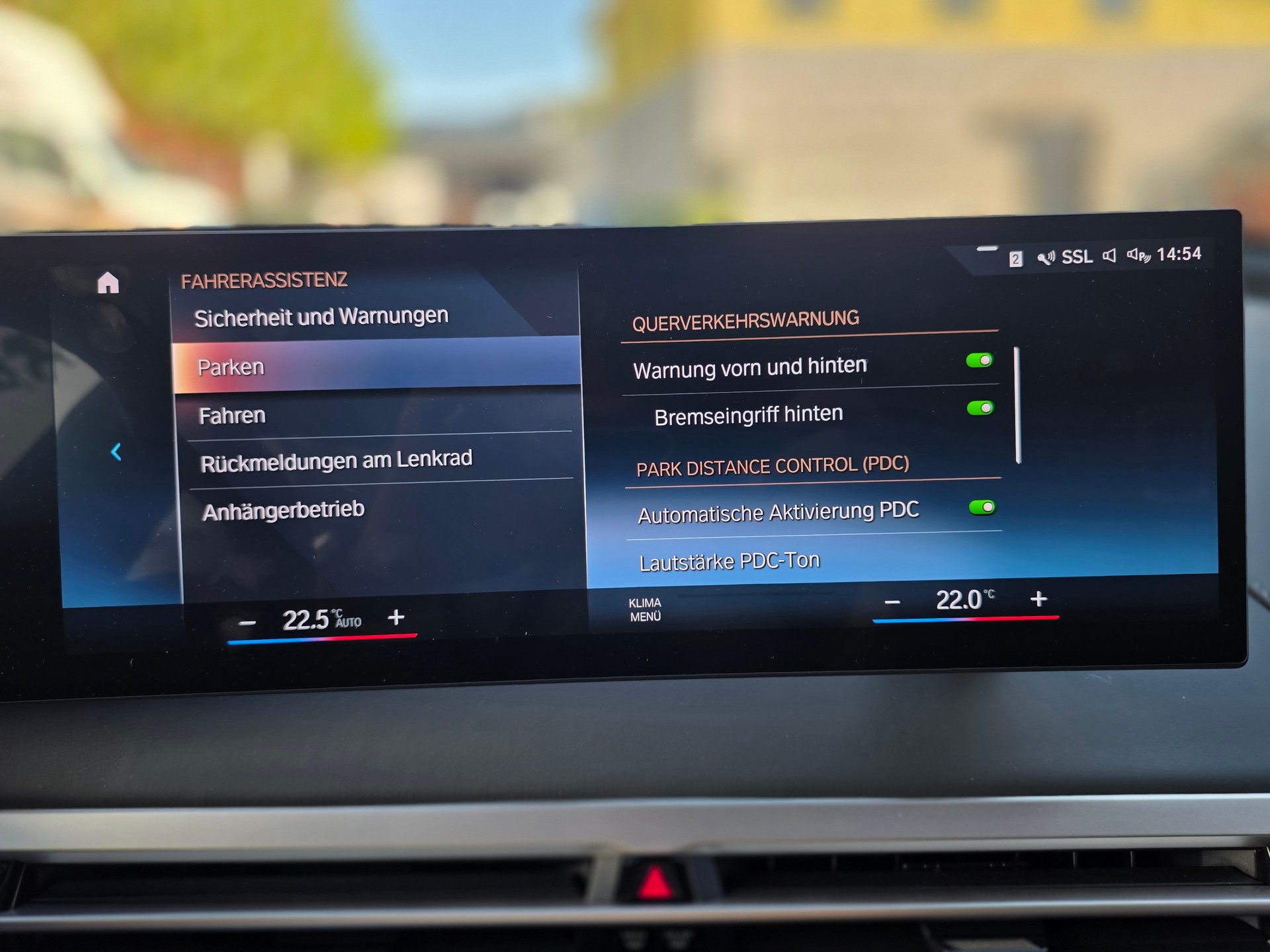 BMW iX xDrive40// SoH 98.5% - VOLLAUSSTAT.- MASSAGE SITZE- EL.AHK -SKYLOUNGE- ASSISTENZ PAK- PLUS - SPORT PAK.- GARANTIE BIS 04.2030-image-23