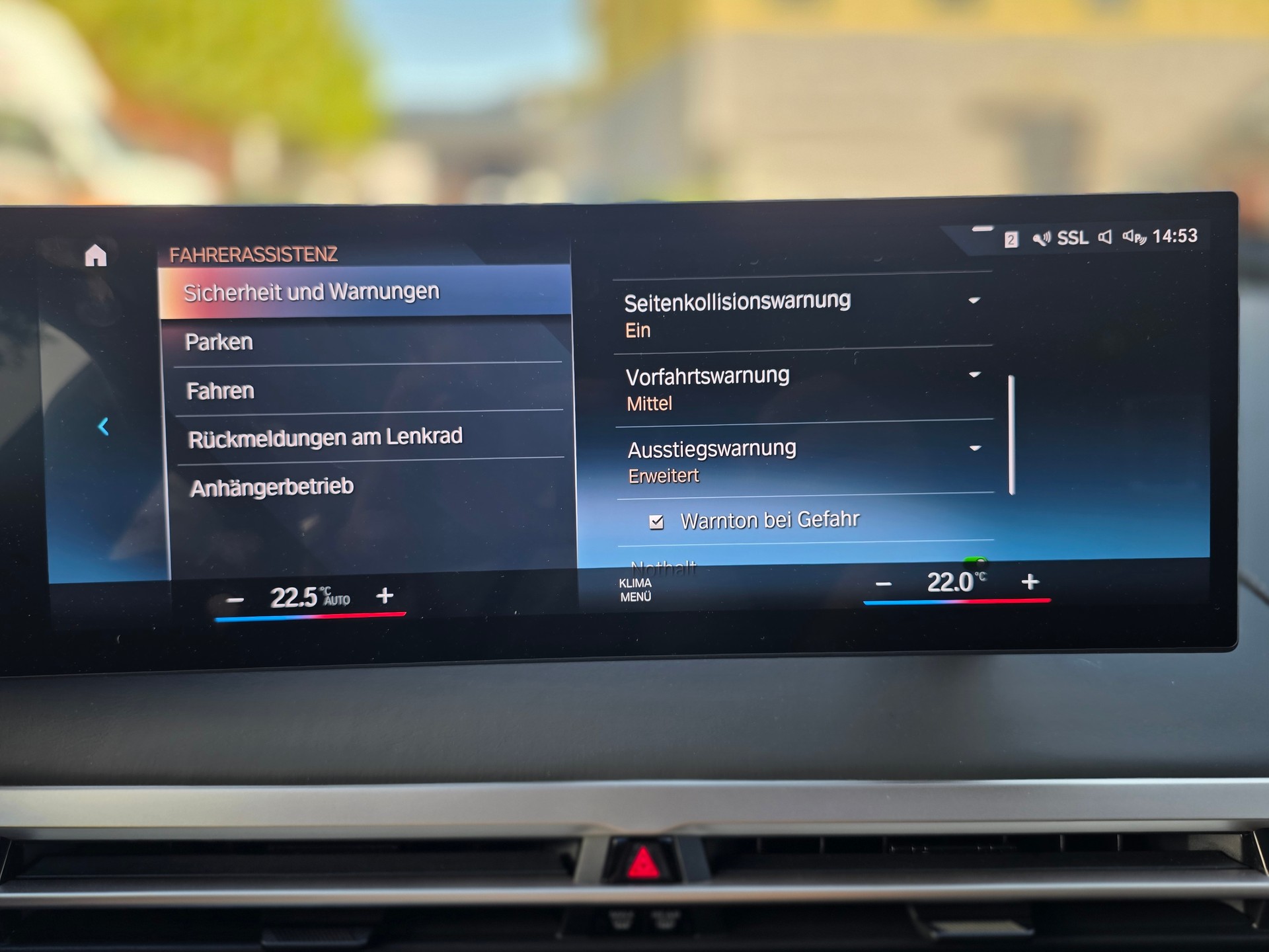 BMW iX xDrive40// SoH 98.5% - VOLLAUSSTAT.- MASSAGE SITZE- EL.AHK -SKYLOUNGE- ASSISTENZ PAK- PLUS - SPORT PAK.- GARANTIE BIS 04.2030-image-21
