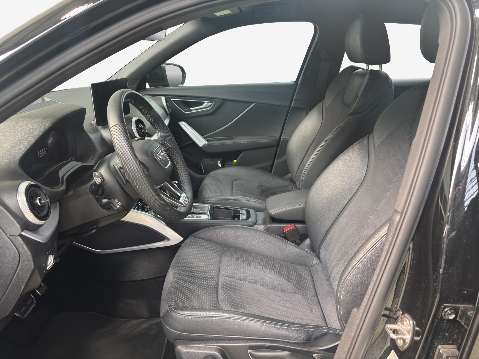 AUDI Q2 40 TFSI S line quattro S-tronic-image-7