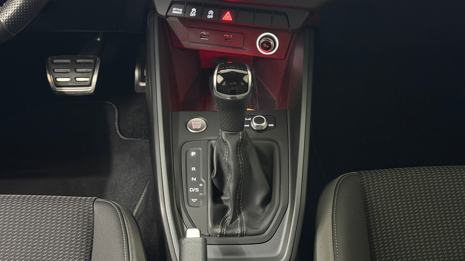 AUDI A1 Sportback 40 TFSI S Line S-tronic-image-13