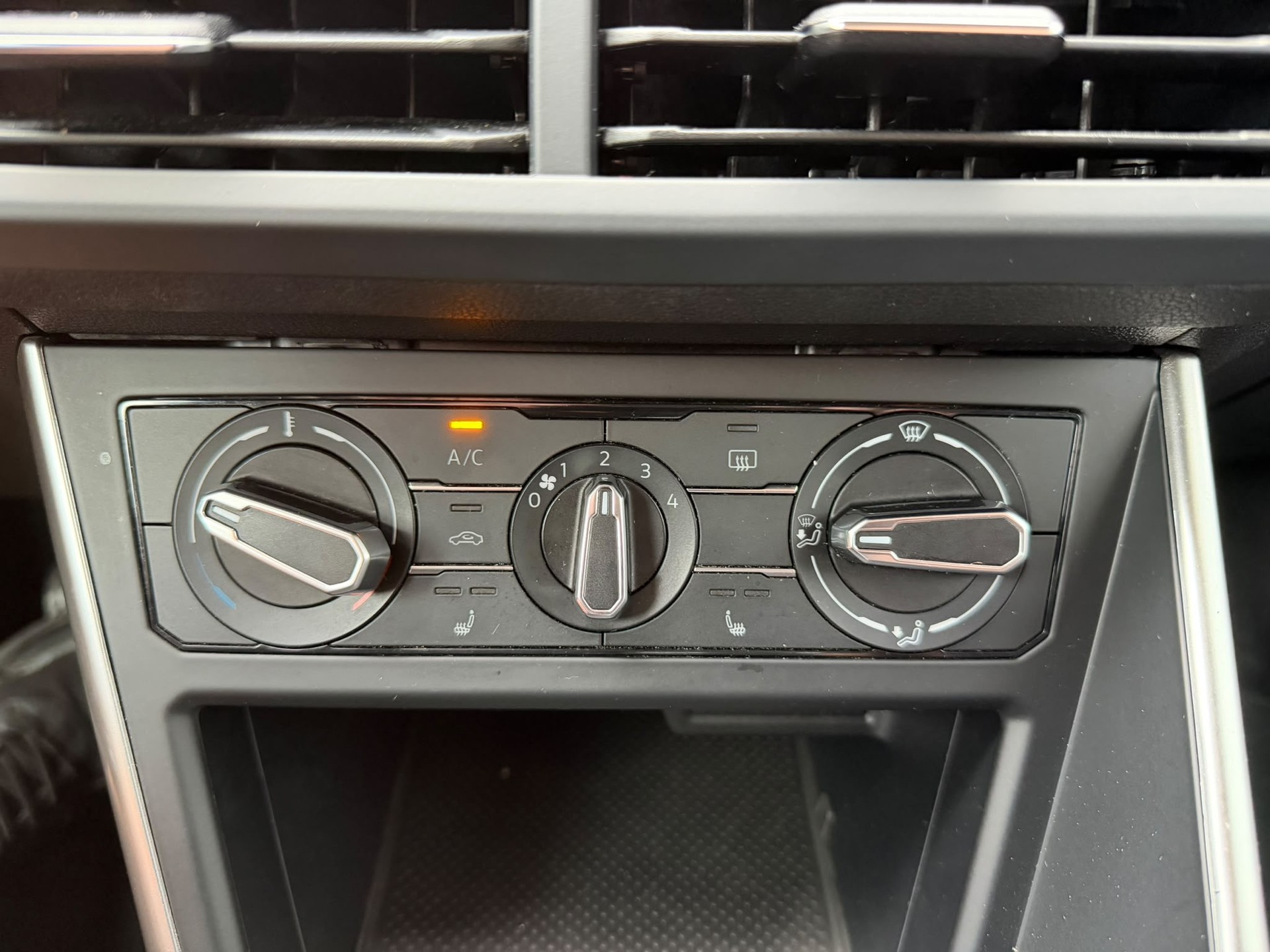 VW Polo 1.0 TSI Life-image-9