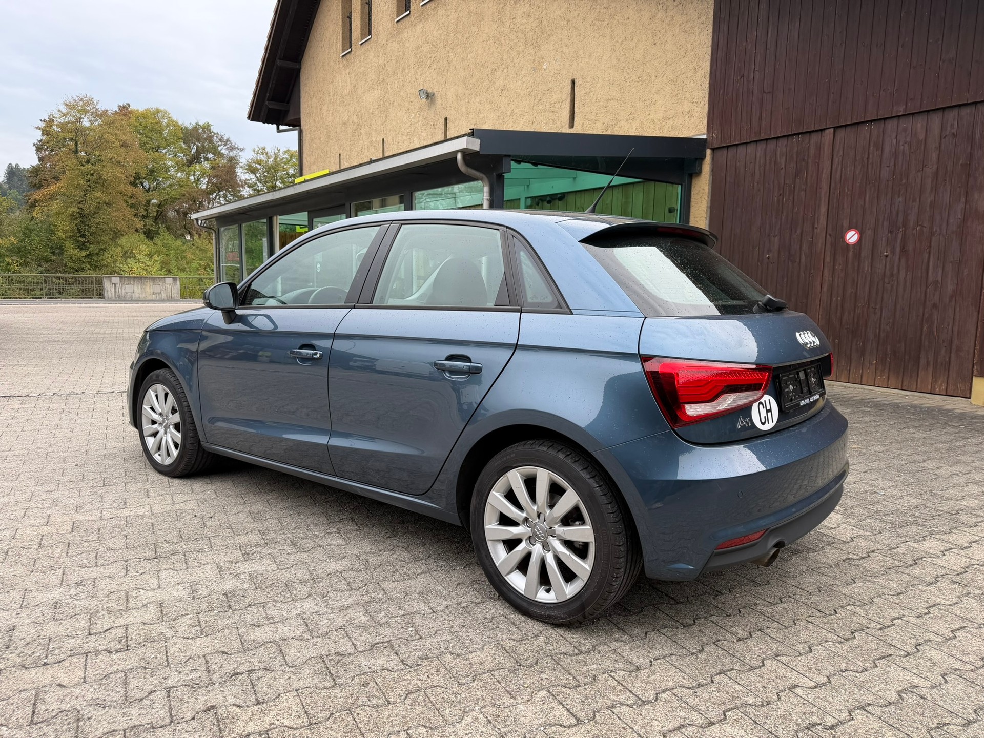 AUDI A1 Sportback 1.0 TFSI-image-5