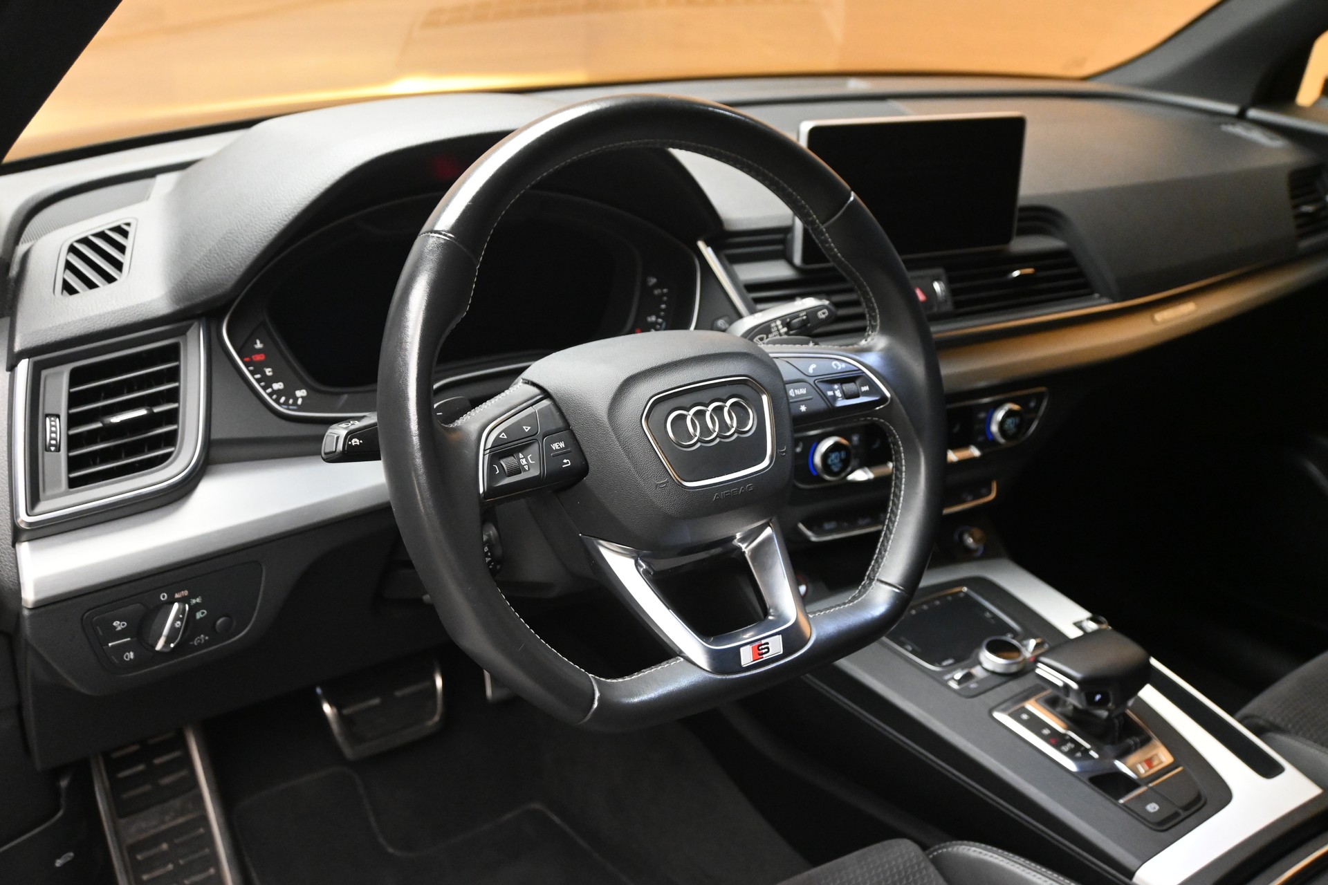 AUDI SQ5 TDI quattro tiptronic*Standheizung*-image-8