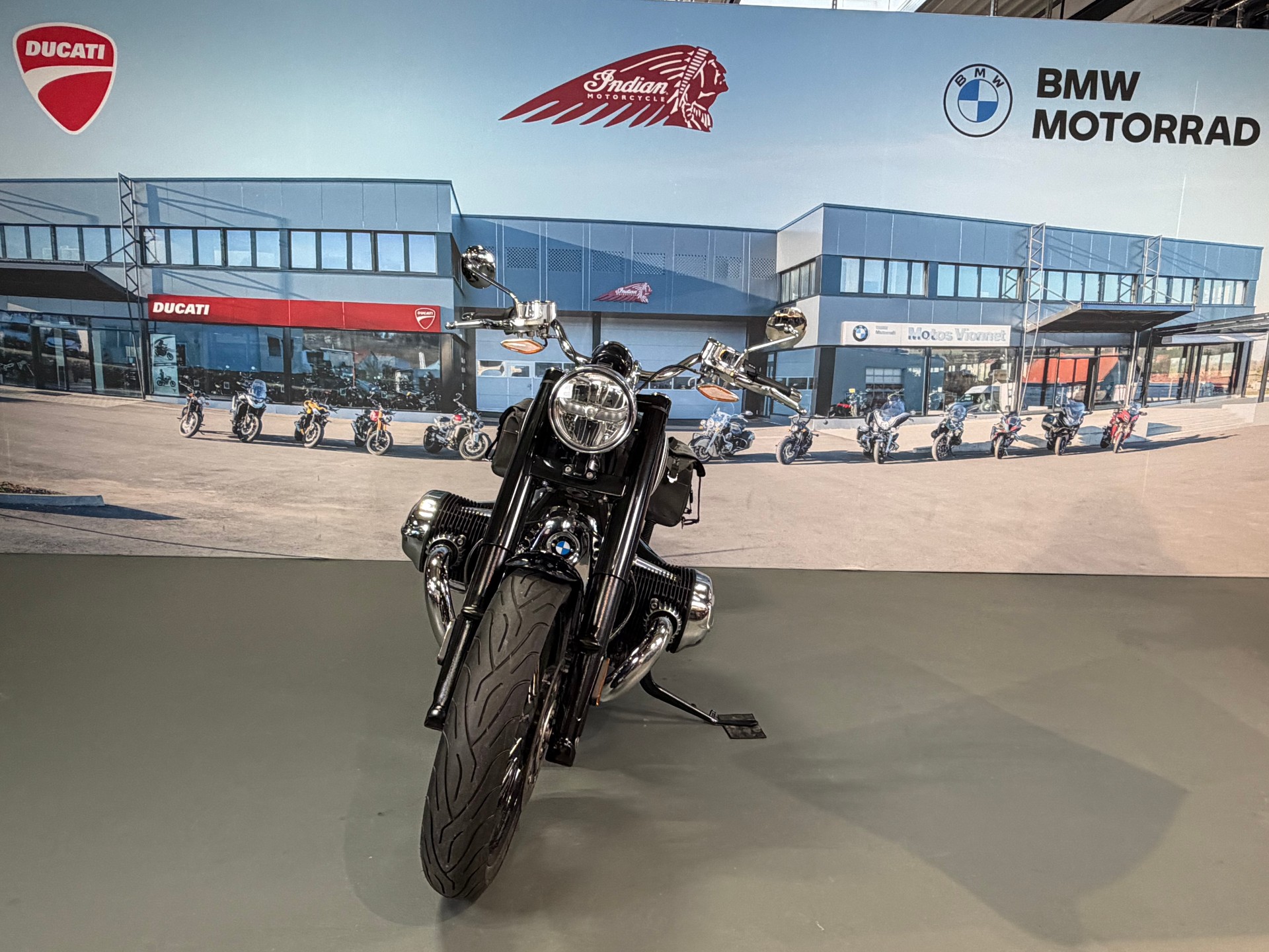 BMW R 18-showroom-element-1