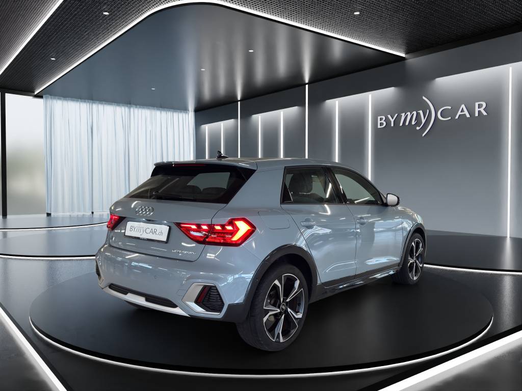 AUDI A1 City Carver 30 TFSI Attraction S-tronic-image-4