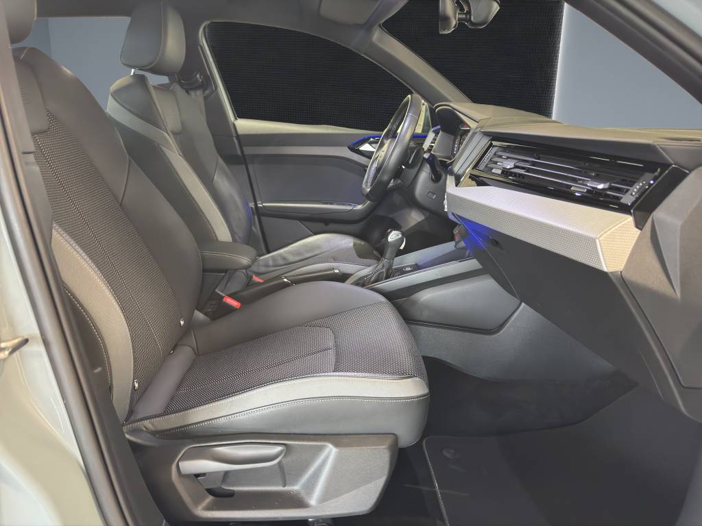 AUDI A1 City Carver 30 TFSI Attraction S-tronic-image-10