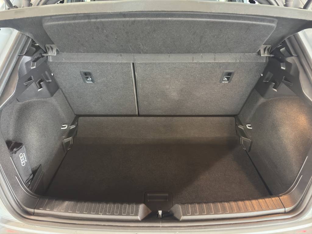 AUDI A1 City Carver 30 TFSI Attraction S-tronic-image-11