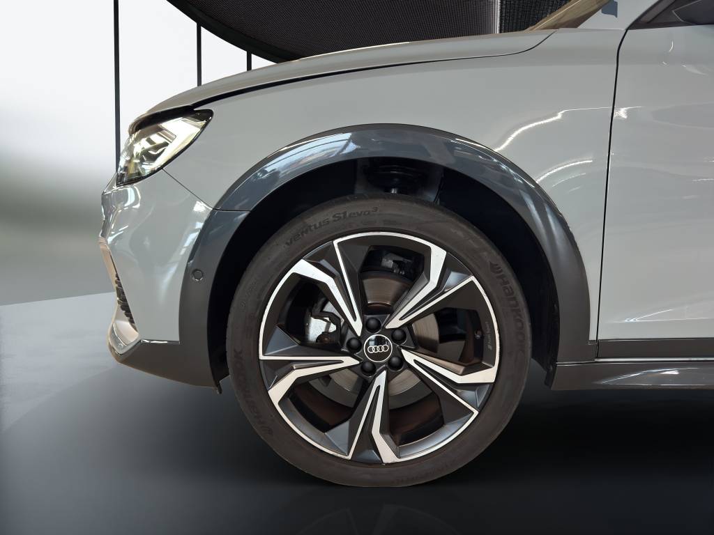 AUDI A1 City Carver 30 TFSI Attraction S-tronic-image-15