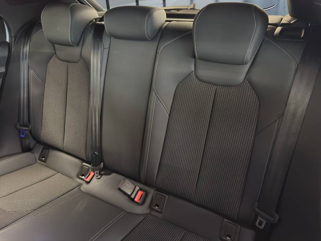AUDI A1 City Carver 30 TFSI Attraction S-tronic-image-8