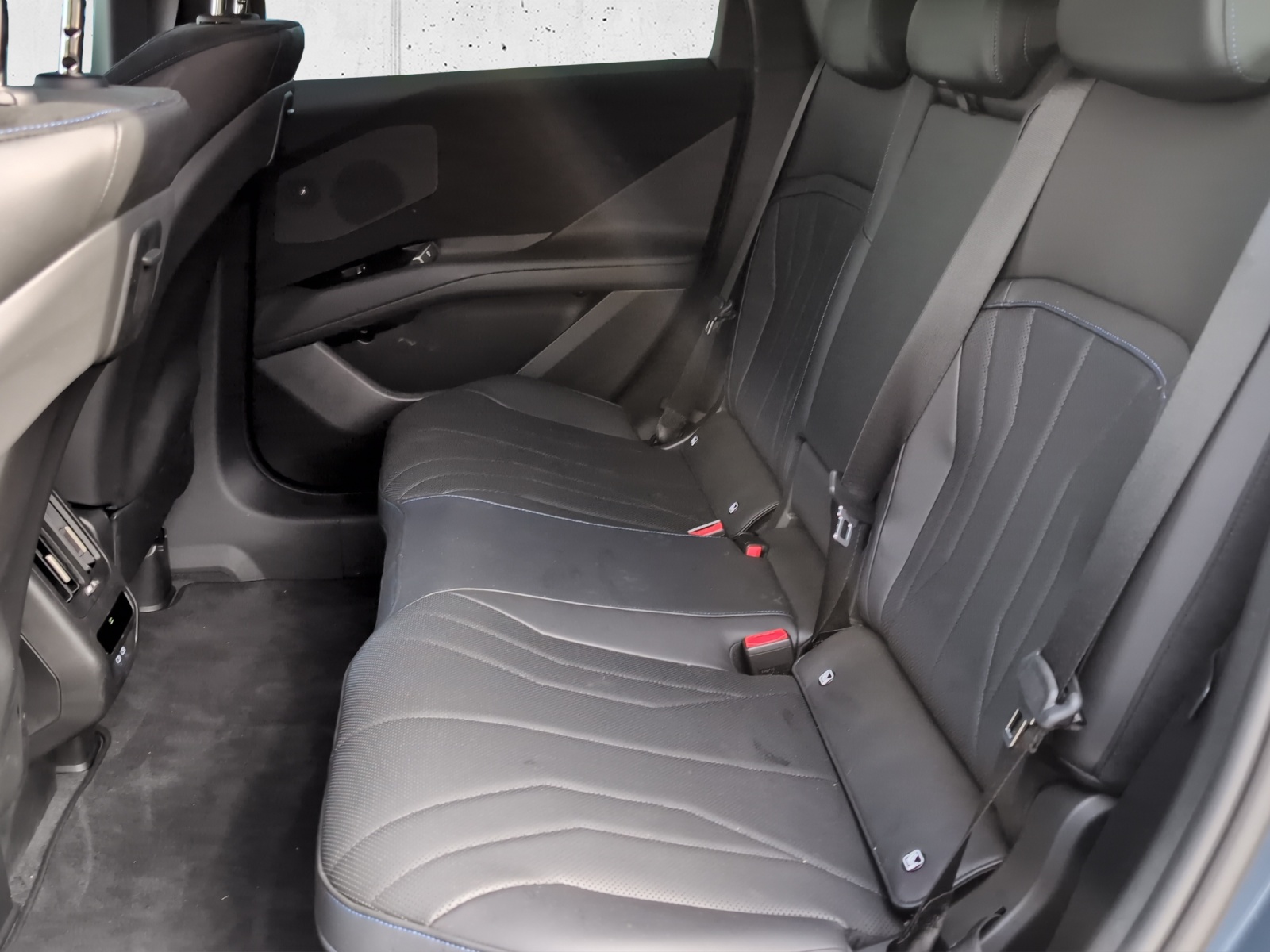 BMW iX3 50 xDrive M Sport-image-13
