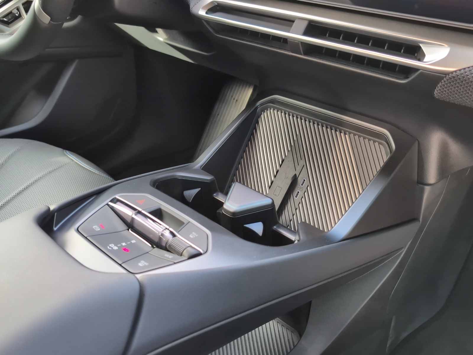 BMW iX3 50 xDrive M Sport-image-17
