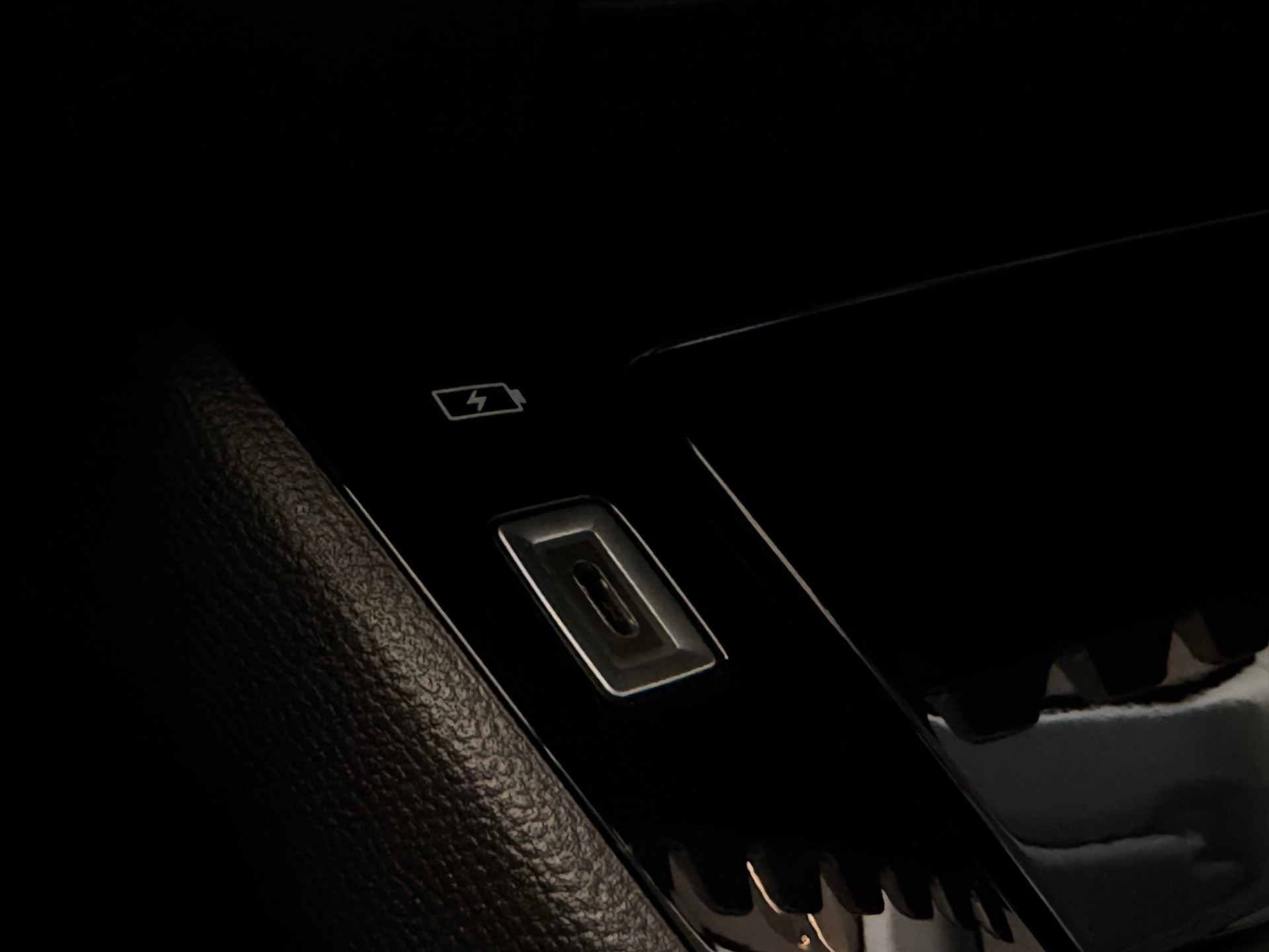 PEUGEOT 208 1.2 PureTech Allure Pack-image-24