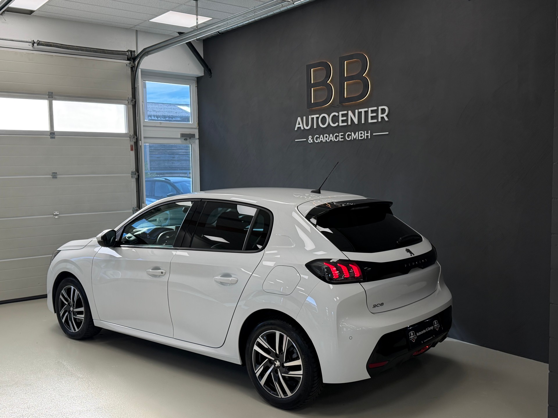 PEUGEOT 208 1.2 PureTech Allure Pack-image-4