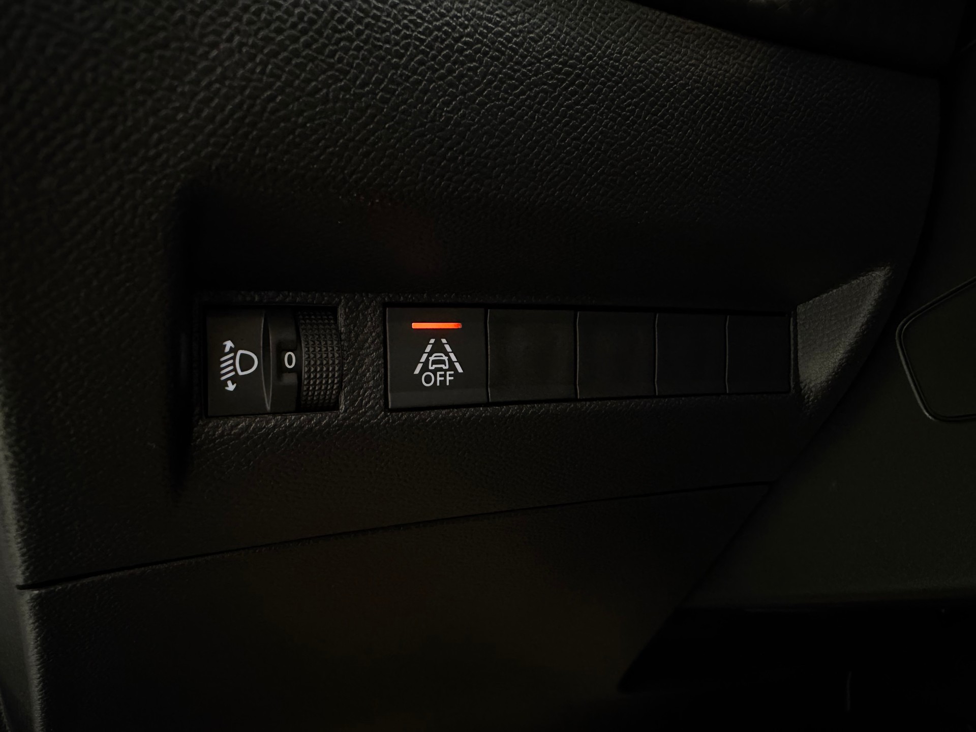PEUGEOT 208 1.2 PureTech Allure Pack-image-25