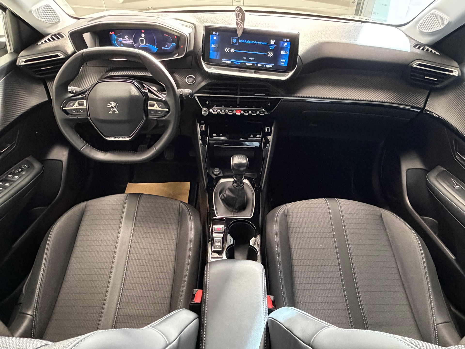 PEUGEOT 208 1.2 PureTech Allure Pack-image-13