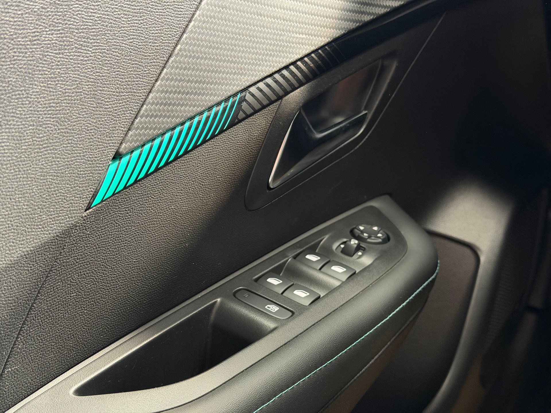 PEUGEOT 208 1.2 PureTech Allure Pack-image-18