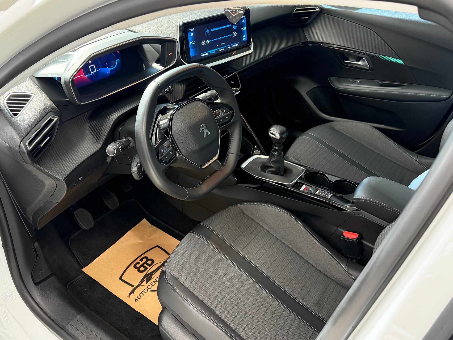 PEUGEOT 208 1.2 PureTech Allure Pack-image-11