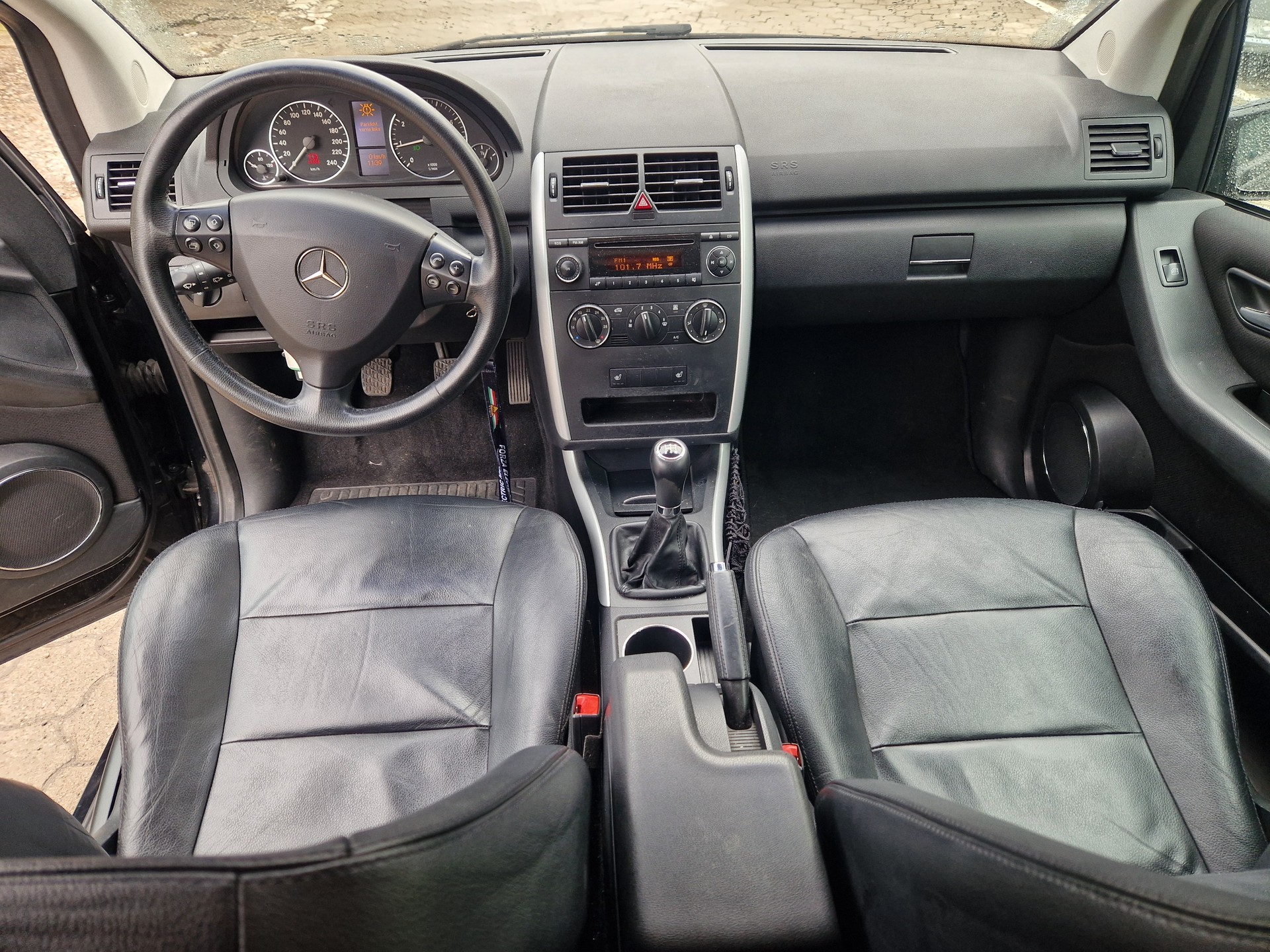 MERCEDES-BENZ A 170 Avantgarde-image-9