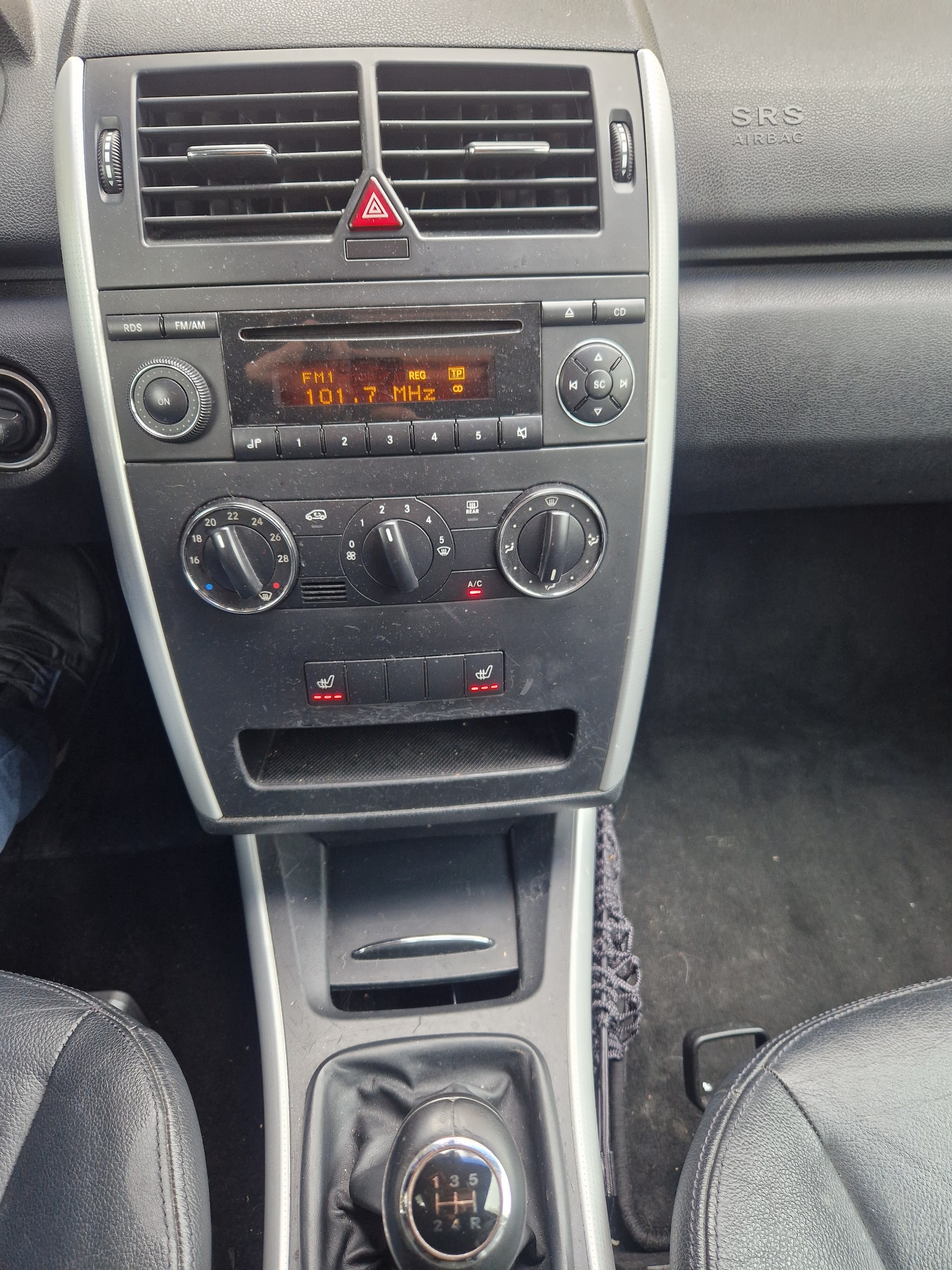 MERCEDES-BENZ A 170 Avantgarde-image-12