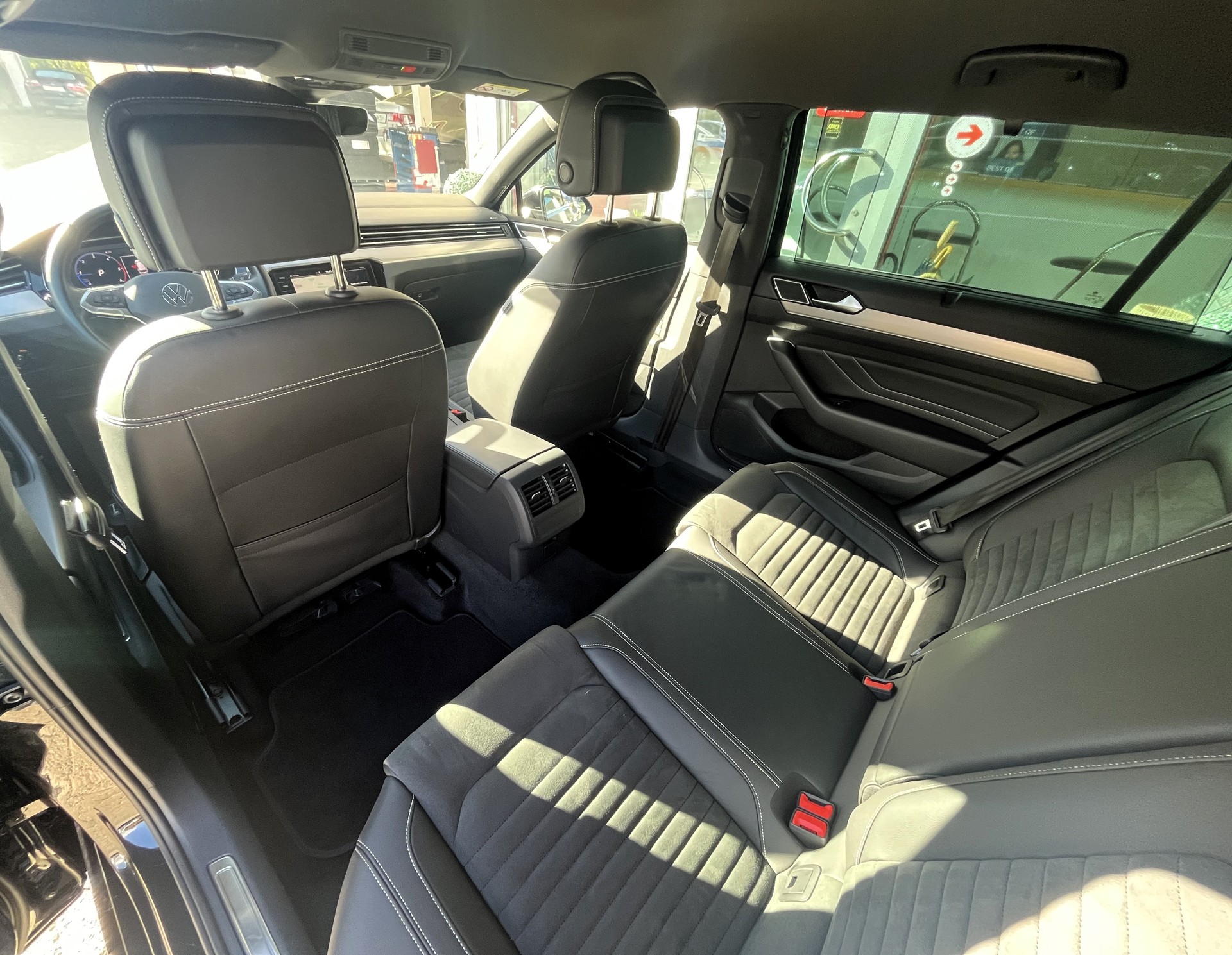 VW Passat 2.0 TDI BMT Elegance 4Motion DSG-image-9