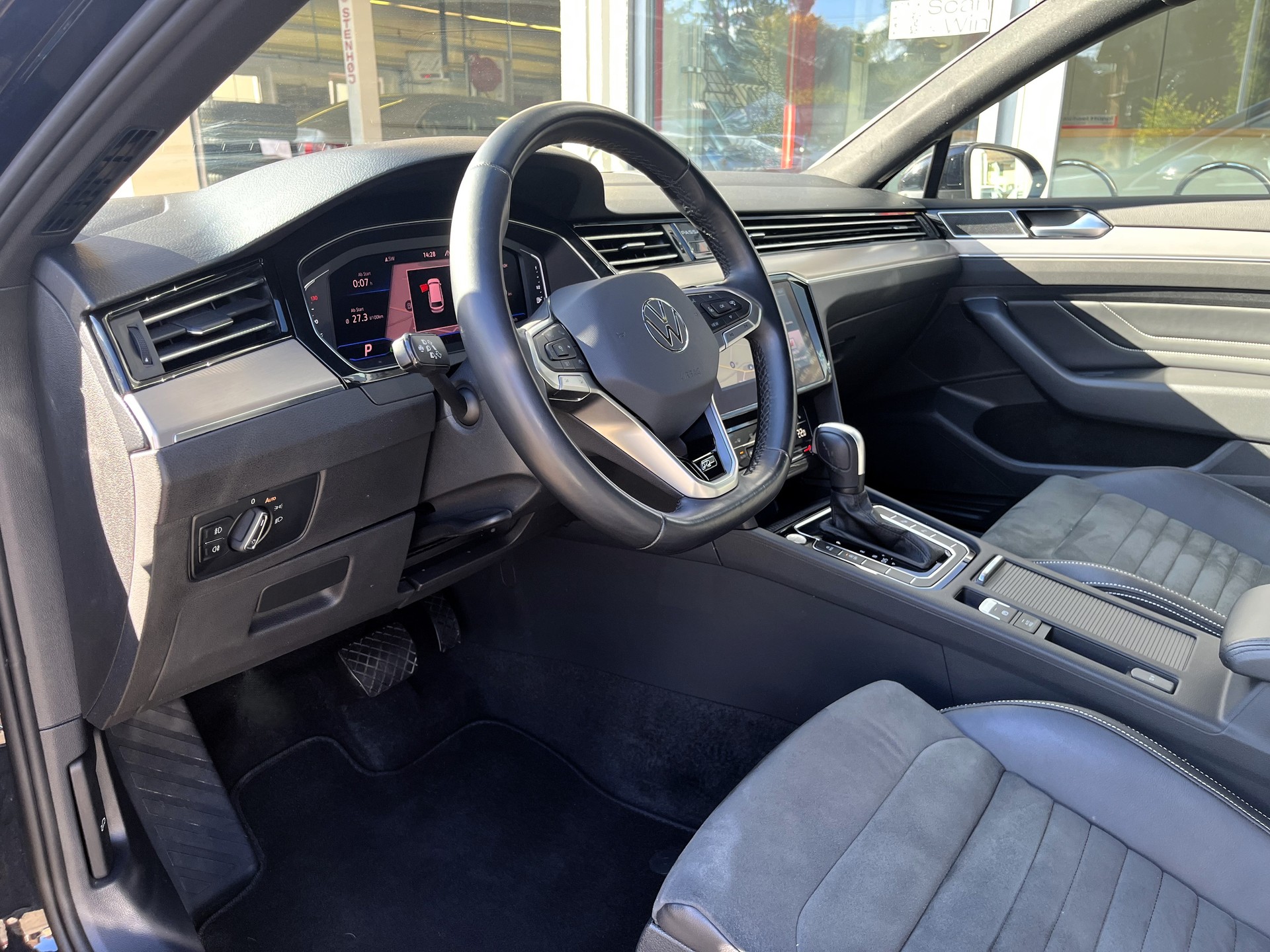 VW Passat 2.0 TDI BMT Elegance 4Motion DSG-image-13
