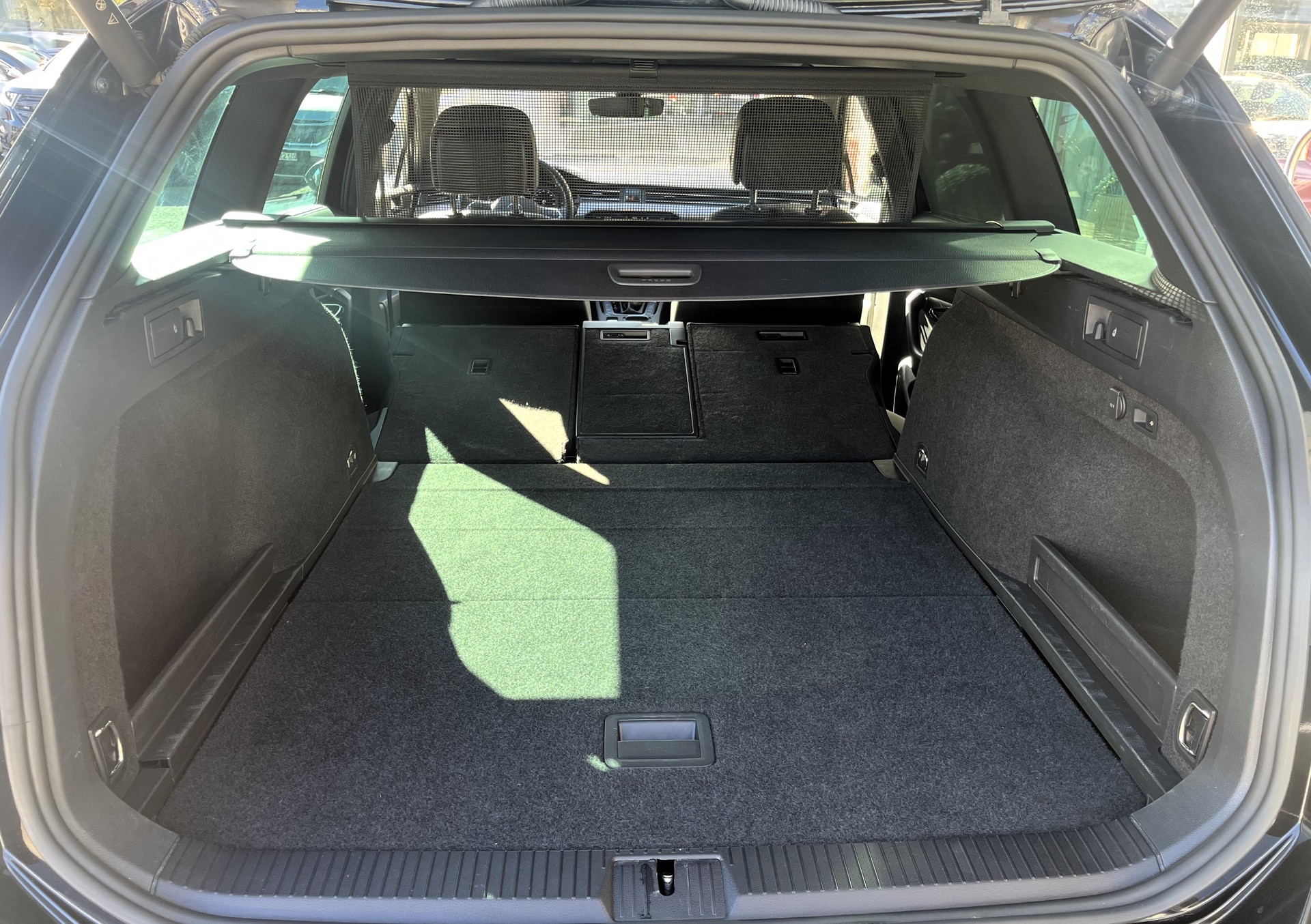 VW Passat 2.0 TDI BMT Elegance 4Motion DSG-image-7