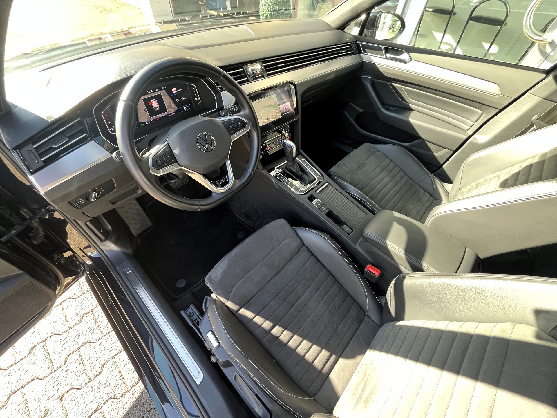 VW Passat 2.0 TDI BMT Elegance 4Motion DSG-image-14