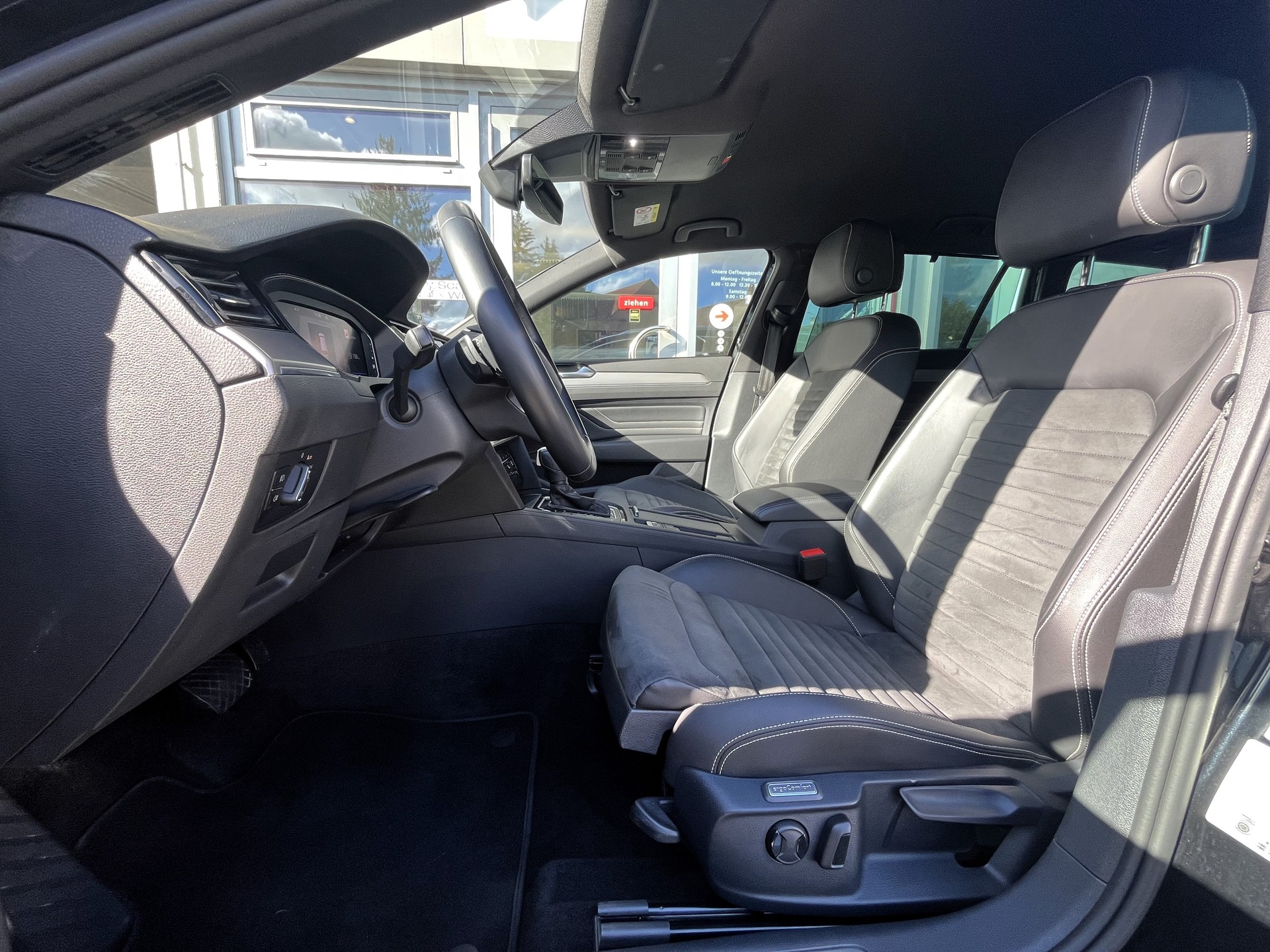 VW Passat 2.0 TDI BMT Elegance 4Motion DSG-image-15