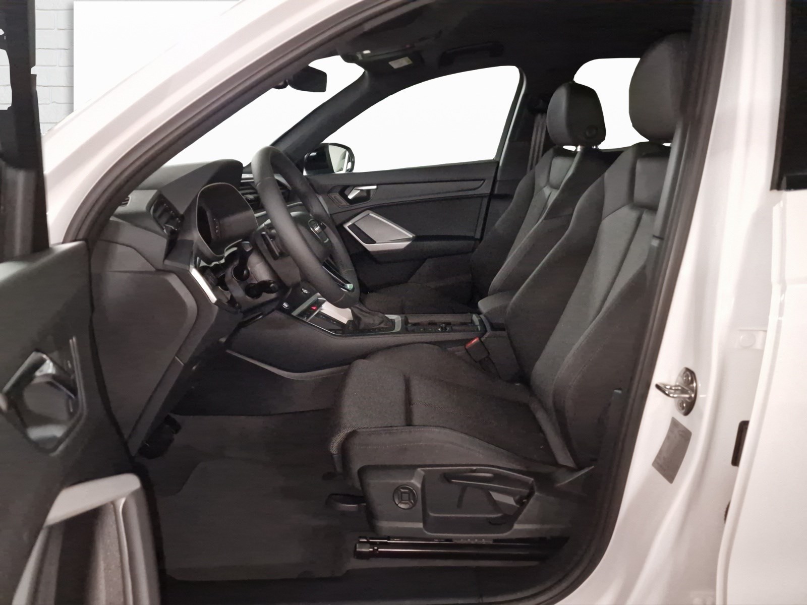 AUDI Q3 40 TDI S line quattro S-tronic-image-5