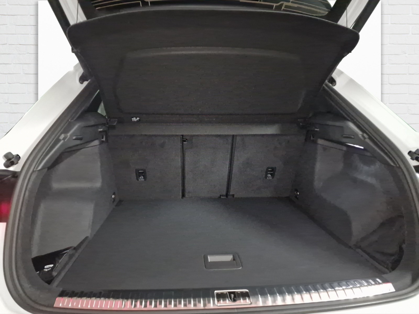 AUDI Q3 40 TDI S line quattro S-tronic-image-9