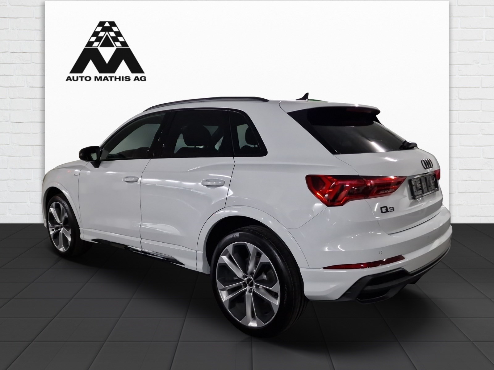 AUDI Q3 40 TDI S line quattro S-tronic-image-3