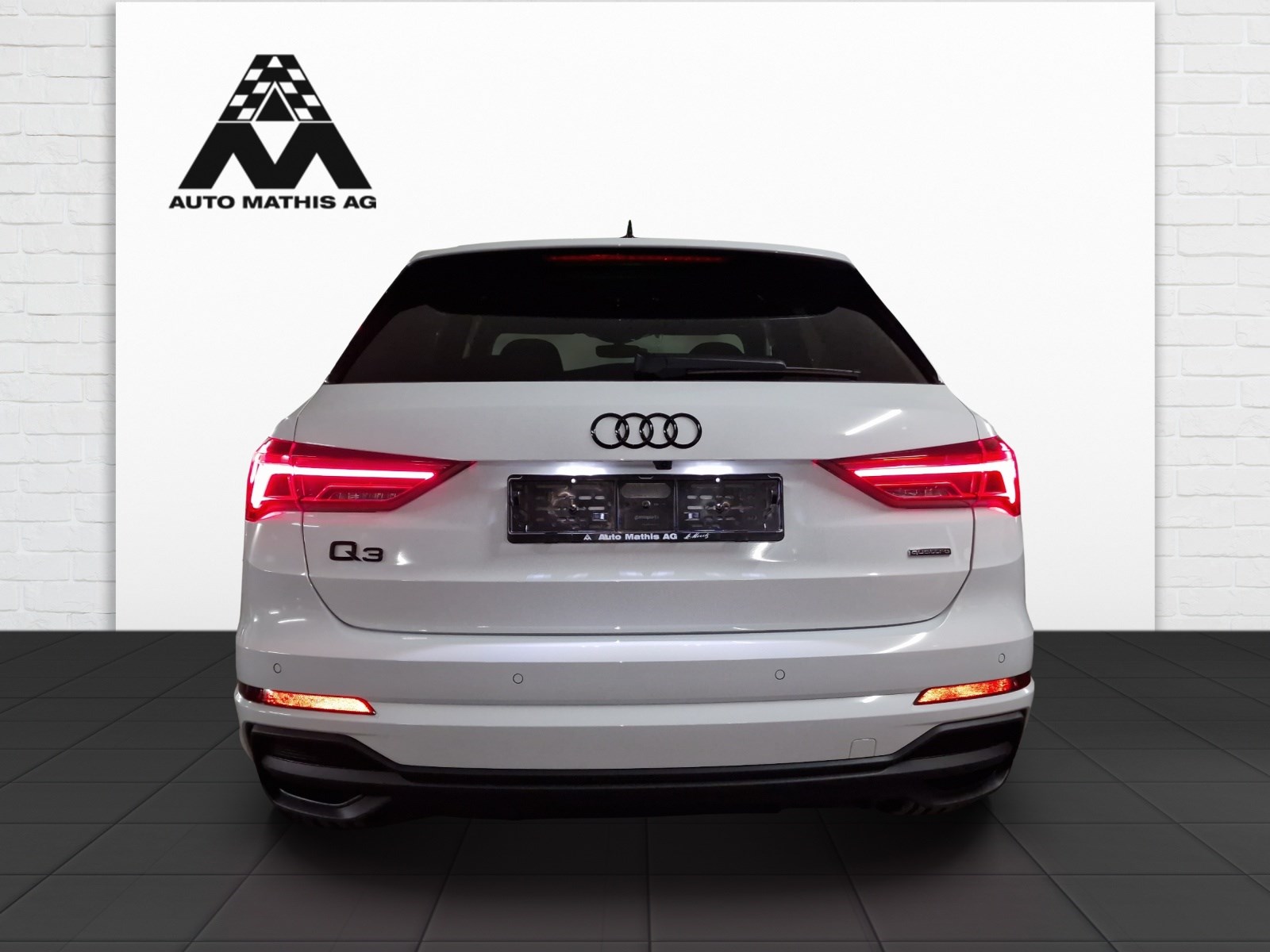 AUDI Q3 40 TDI S line quattro S-tronic-image-4